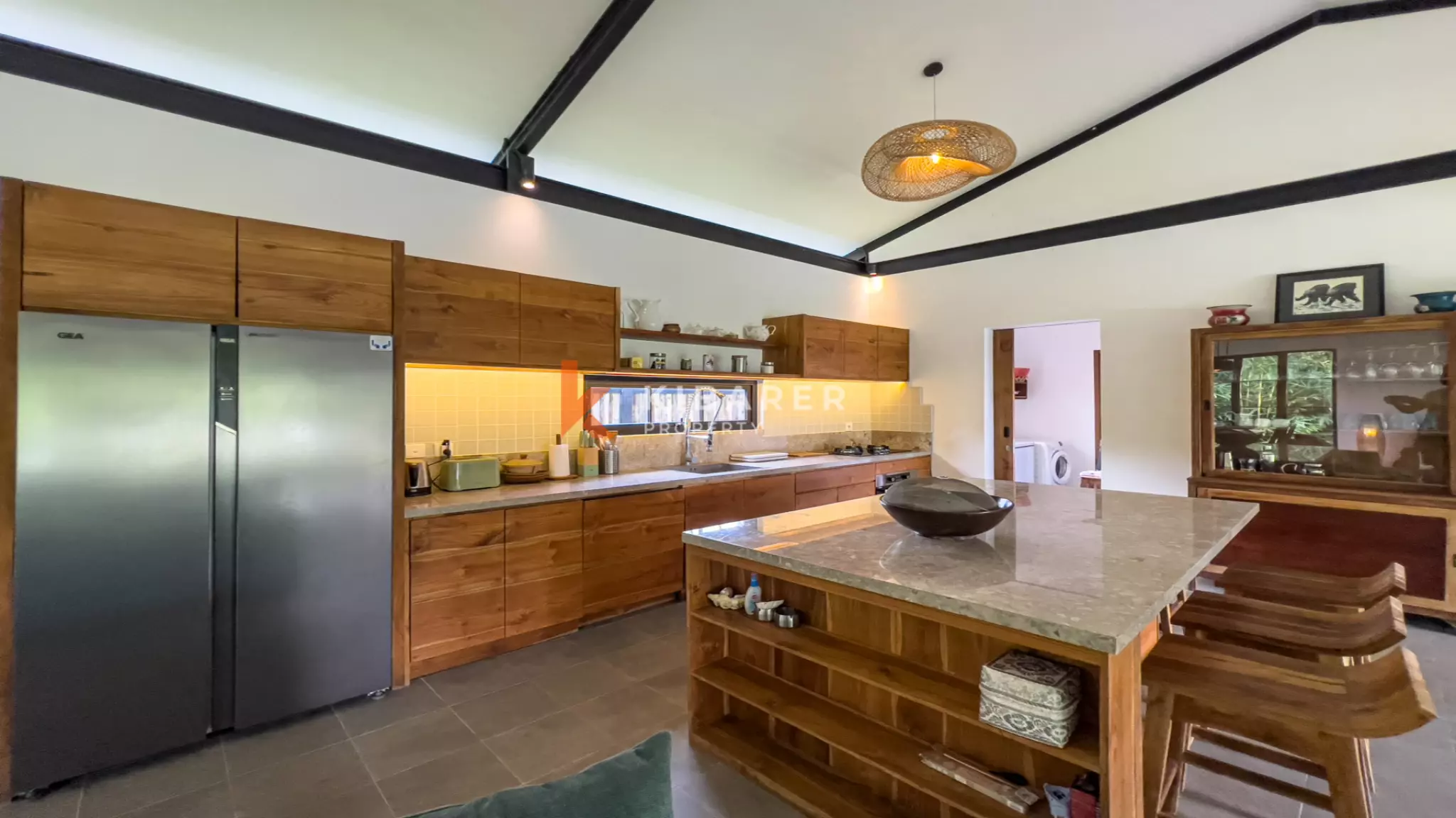 Elegant Four-Bedroom Villa with Enclosed Living Room, Pool & Lush Garden — image 13