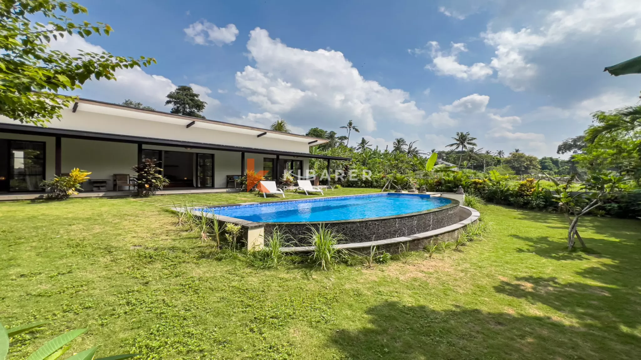 Elegant Four-Bedroom Villa with Enclosed Living Room, Pool & Lush Garden — image 6