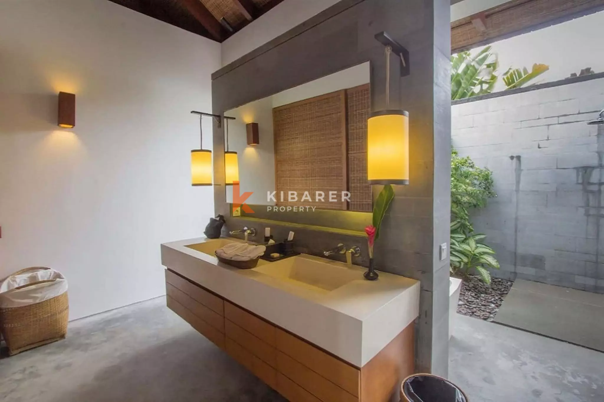Spacious Seven-Bedroom Villa Residence in Cemagi — image 12