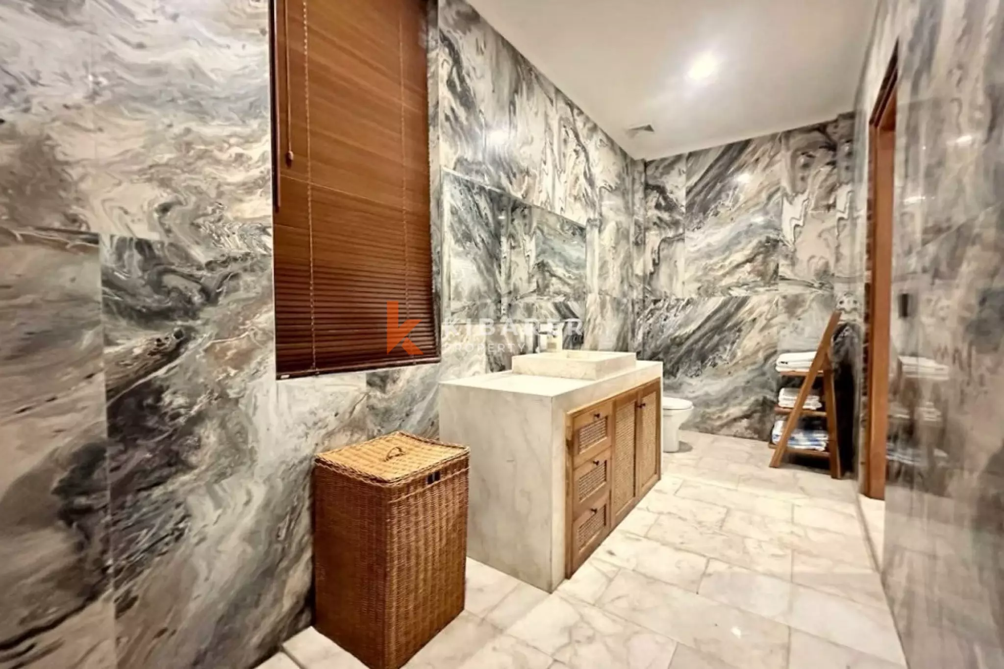 Elegance Four-Bedrooms Enclosed Villa in Tumbak Bayuh Area — image 19