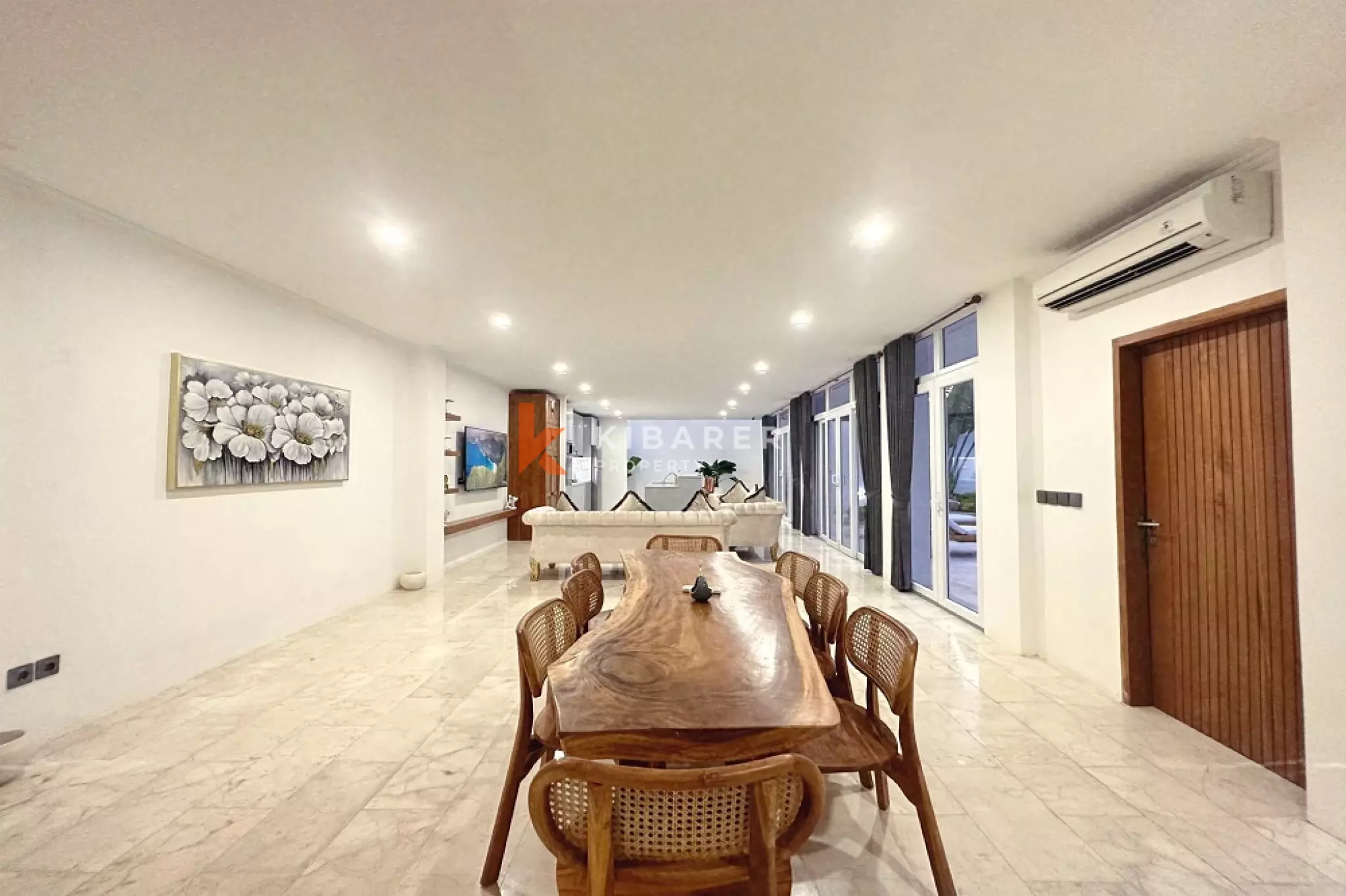 Elegance Four-Bedrooms Enclosed Villa in Tumbak Bayuh Area — image 8