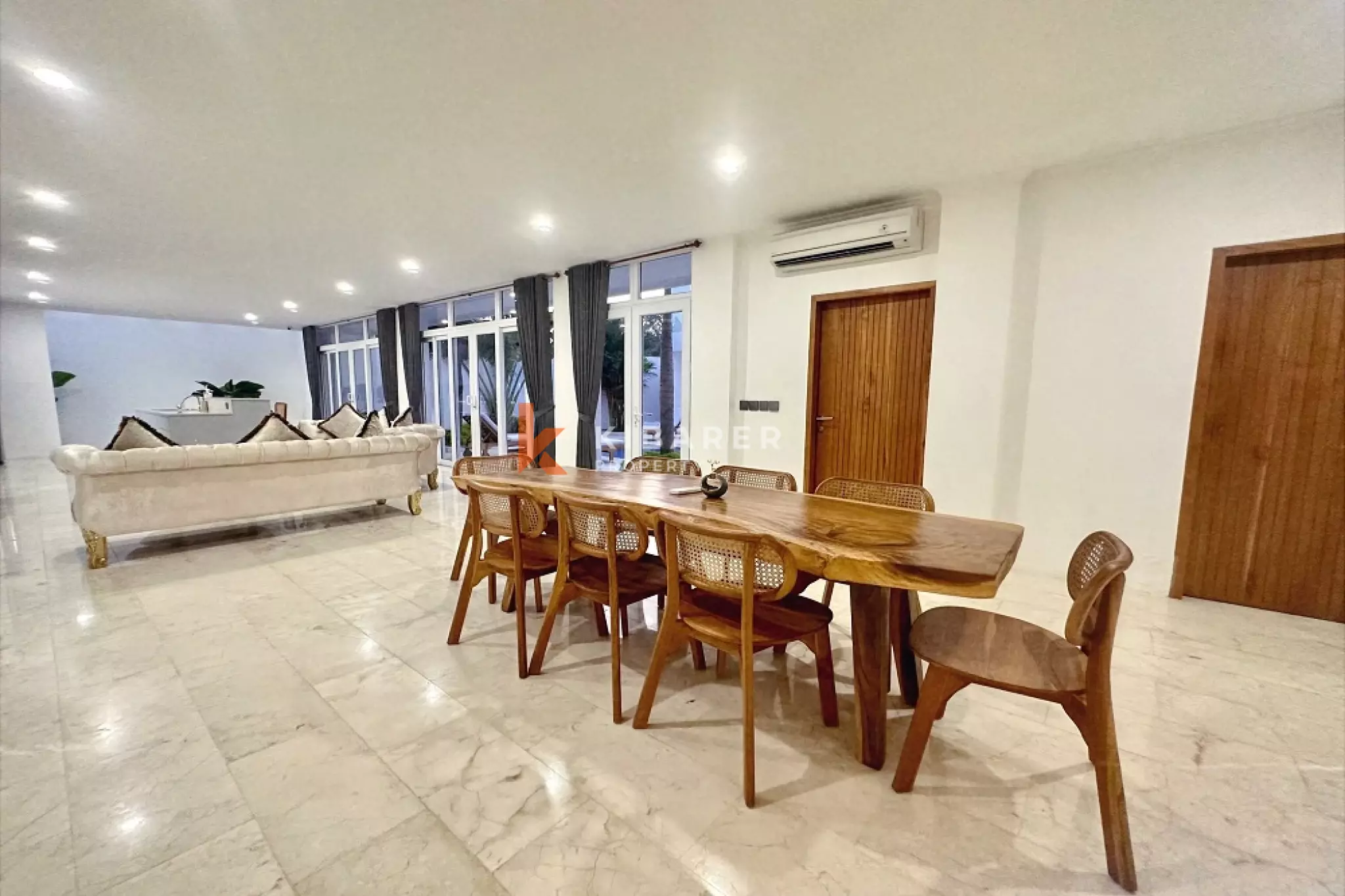 Elegance Four-Bedrooms Enclosed Villa in Tumbak Bayuh Area — image 9
