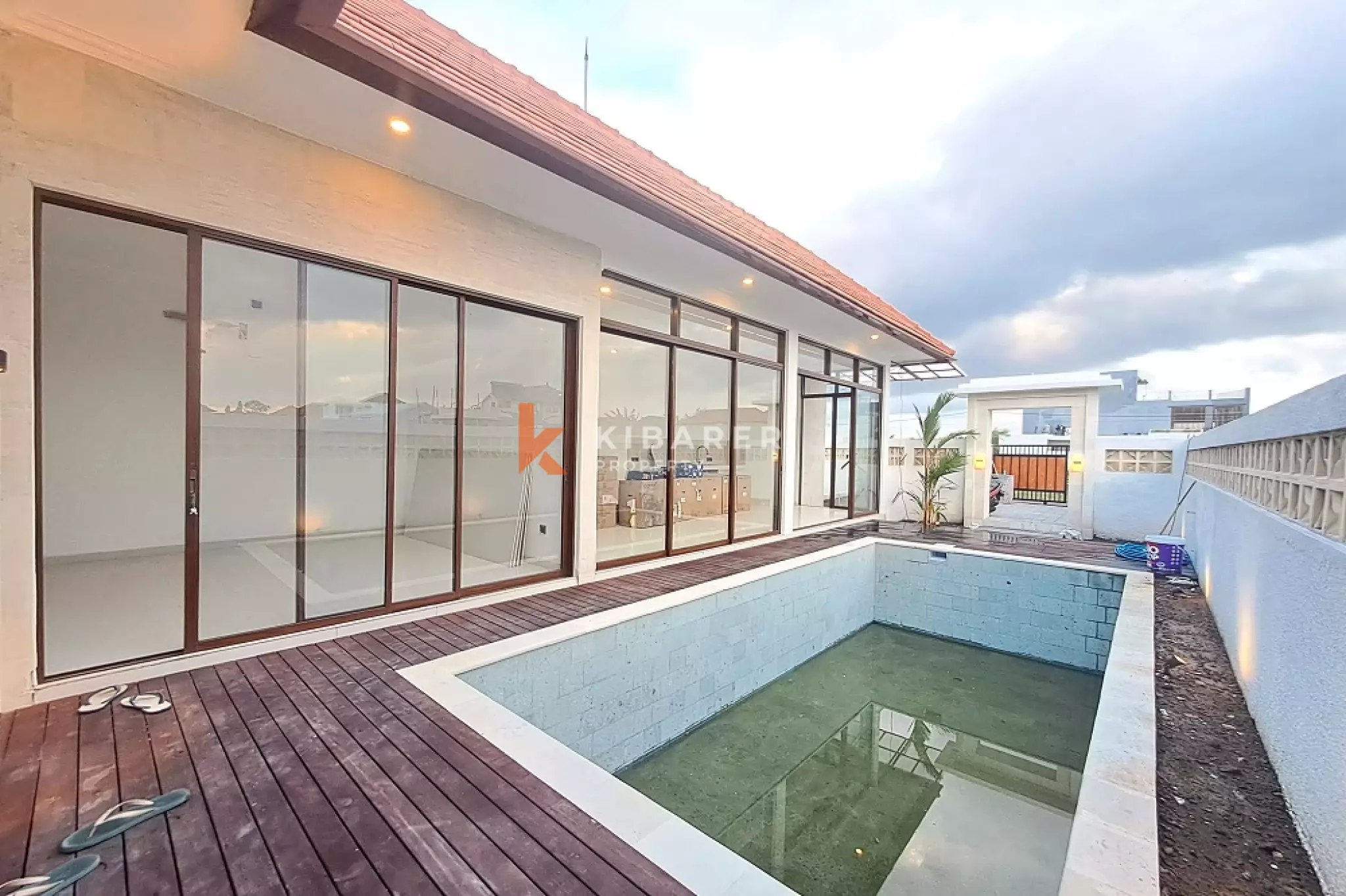 Spacious Modern Canvas Two-Bedrooms Enclosed Living in Kerobokan — image 2