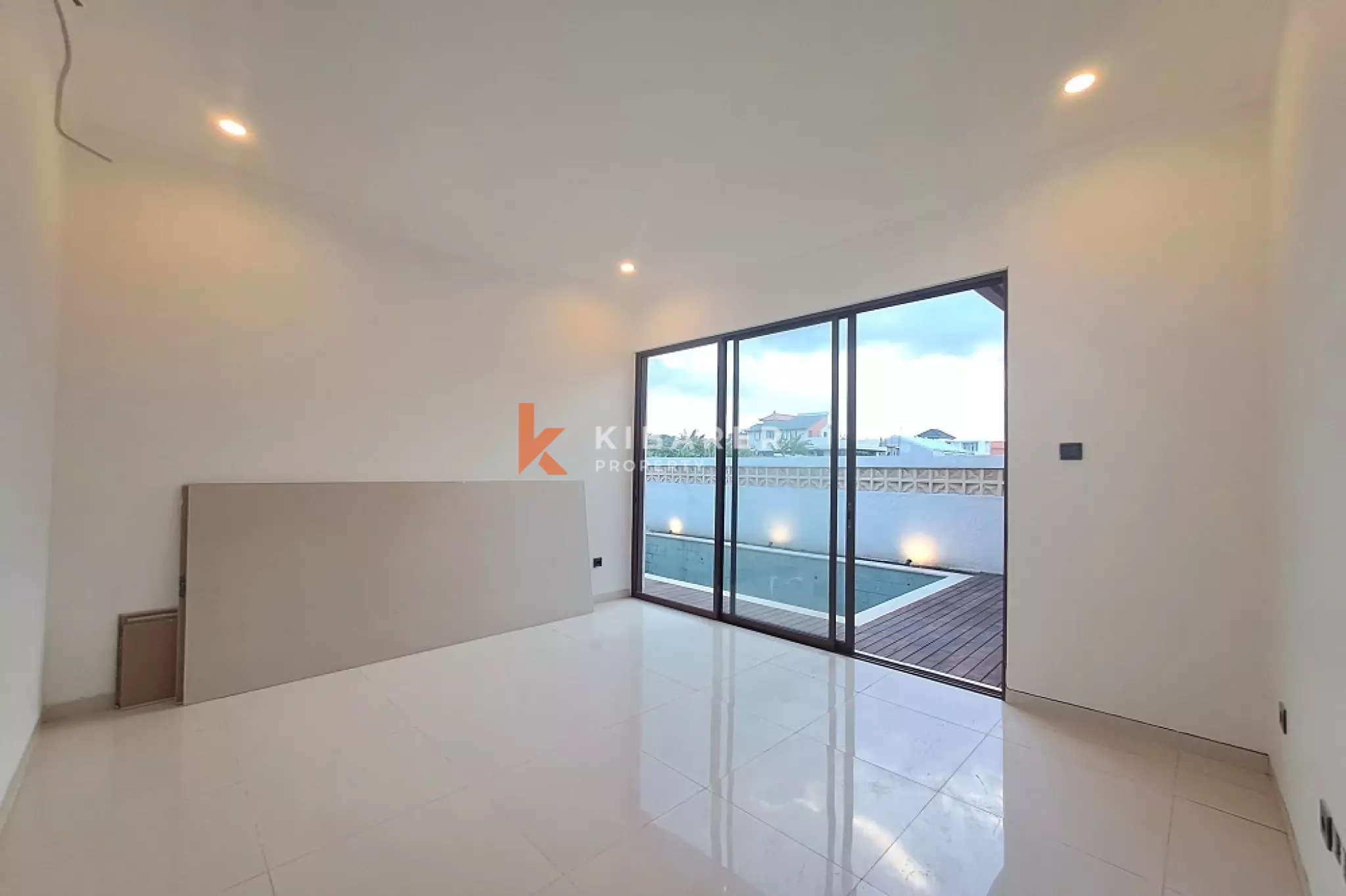 Spacious Modern Canvas Two-Bedrooms Enclosed Living in Kerobokan — image 11