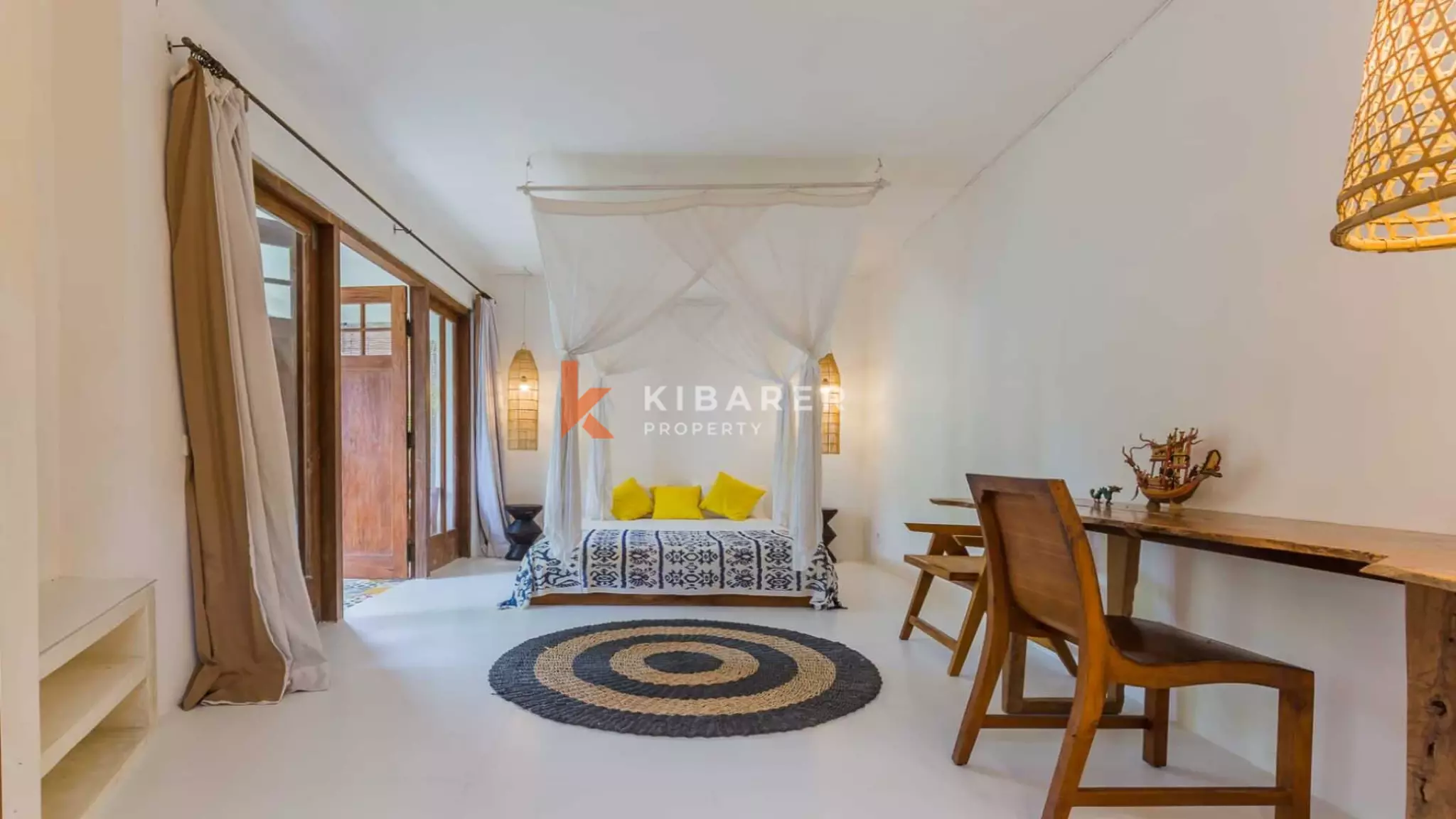 Vila Gaya Joglo Berkelas Empat Kamar Tidur Yang Indah Di Umalas — image 10