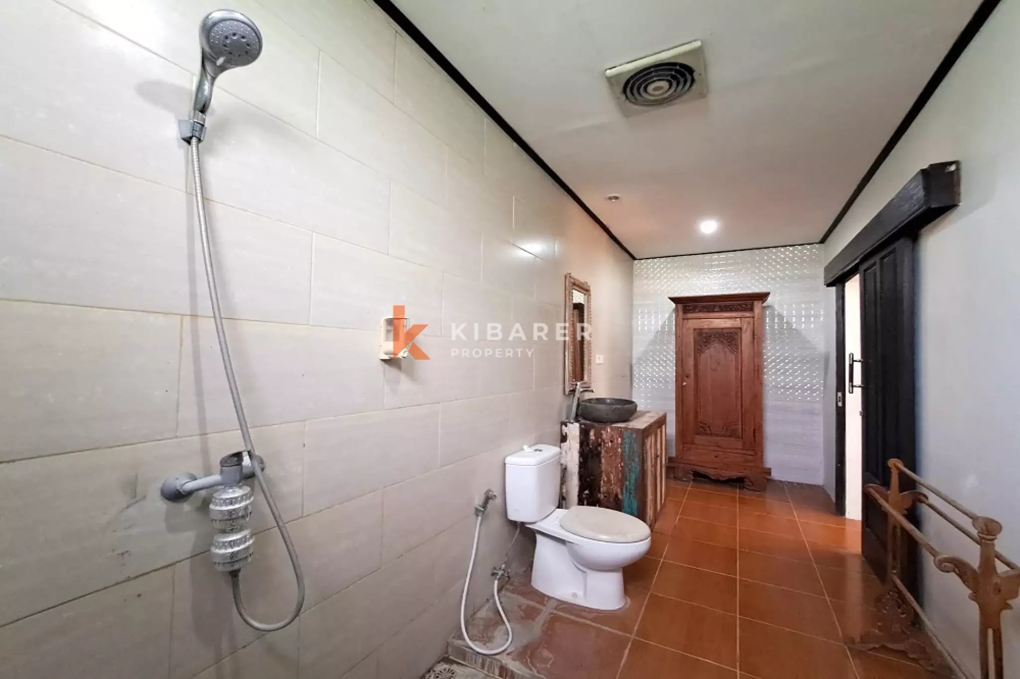 Cozy Two-Bedroom Villa with Rooftop Gazebo in Babakan Canggu — image 8