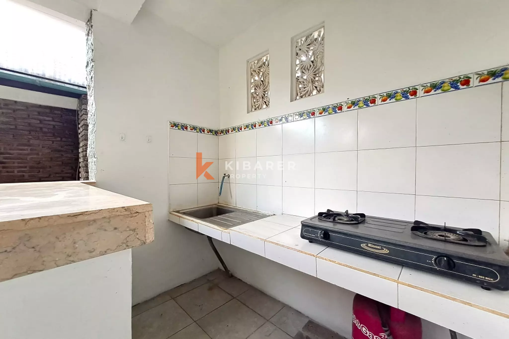 Cozy Two-Bedroom Villa with Rooftop Gazebo in Babakan Canggu — image 4