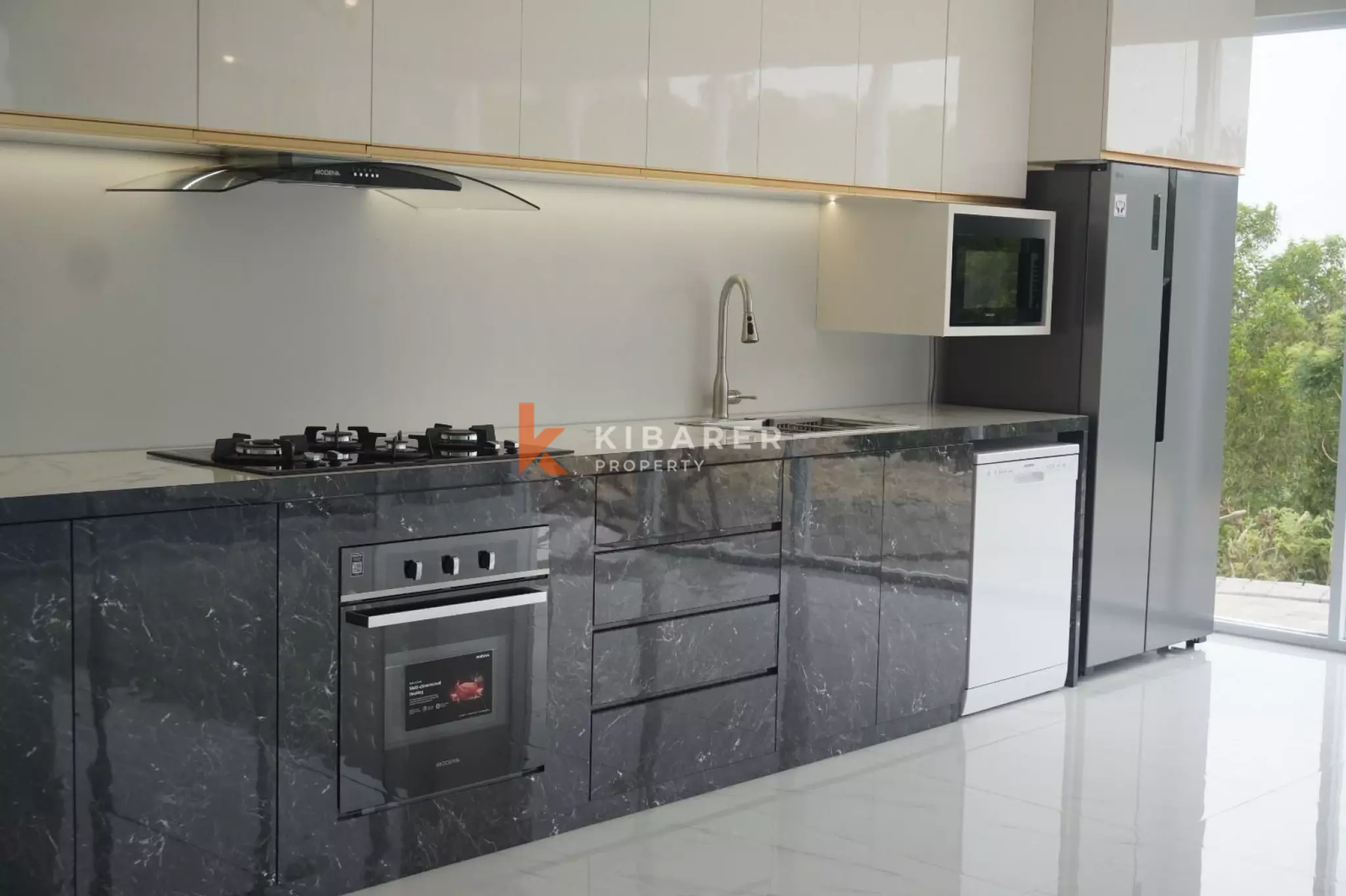 Three-Bedroom Villa with Ocean View in Ungasan — image 3