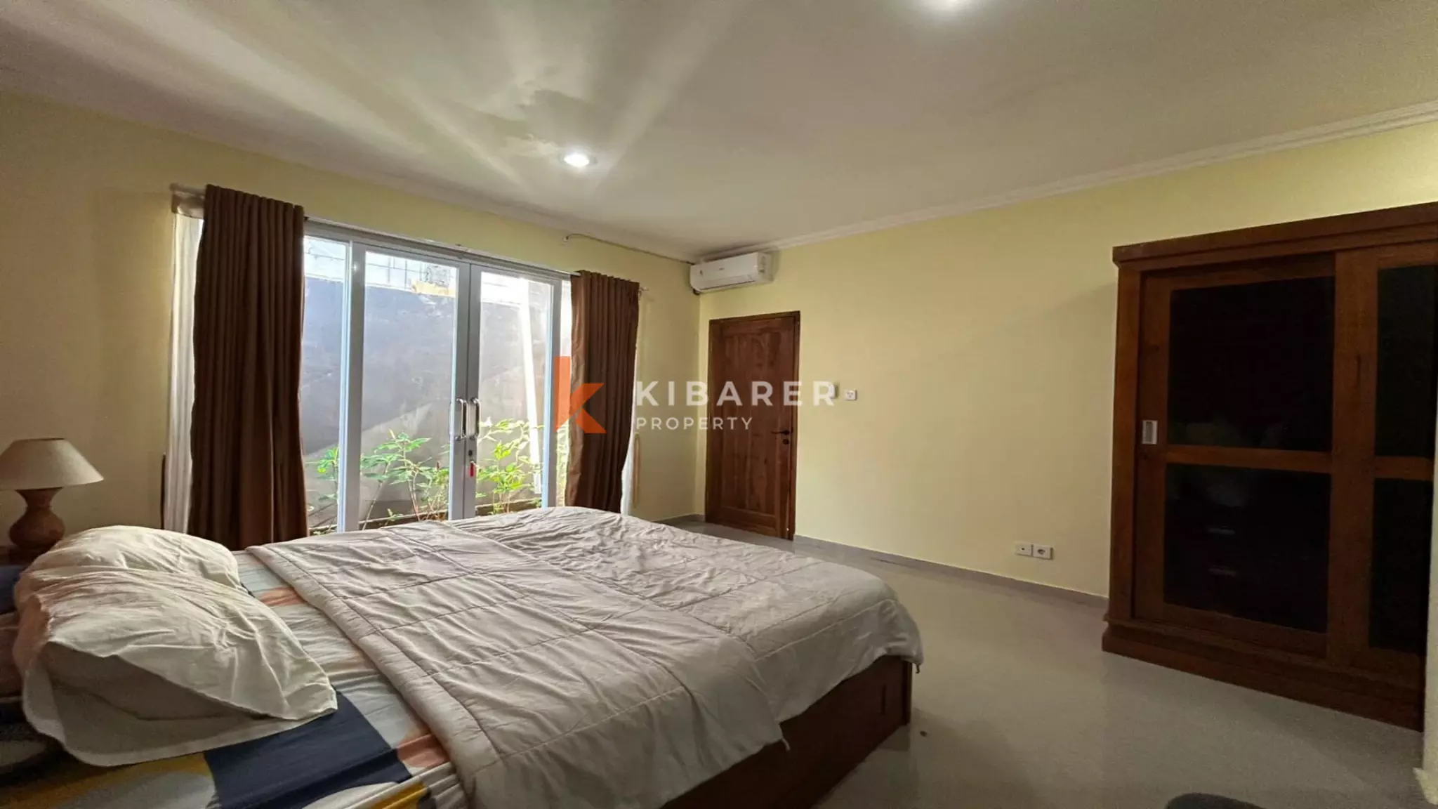 Homey Three Bedroom Enclosed Living Room Villa in Sanur — image 4