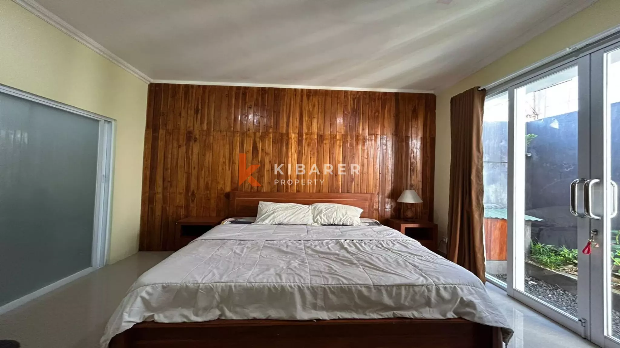 Homey Three Bedroom Enclosed Living Room Villa in Sanur — image 5