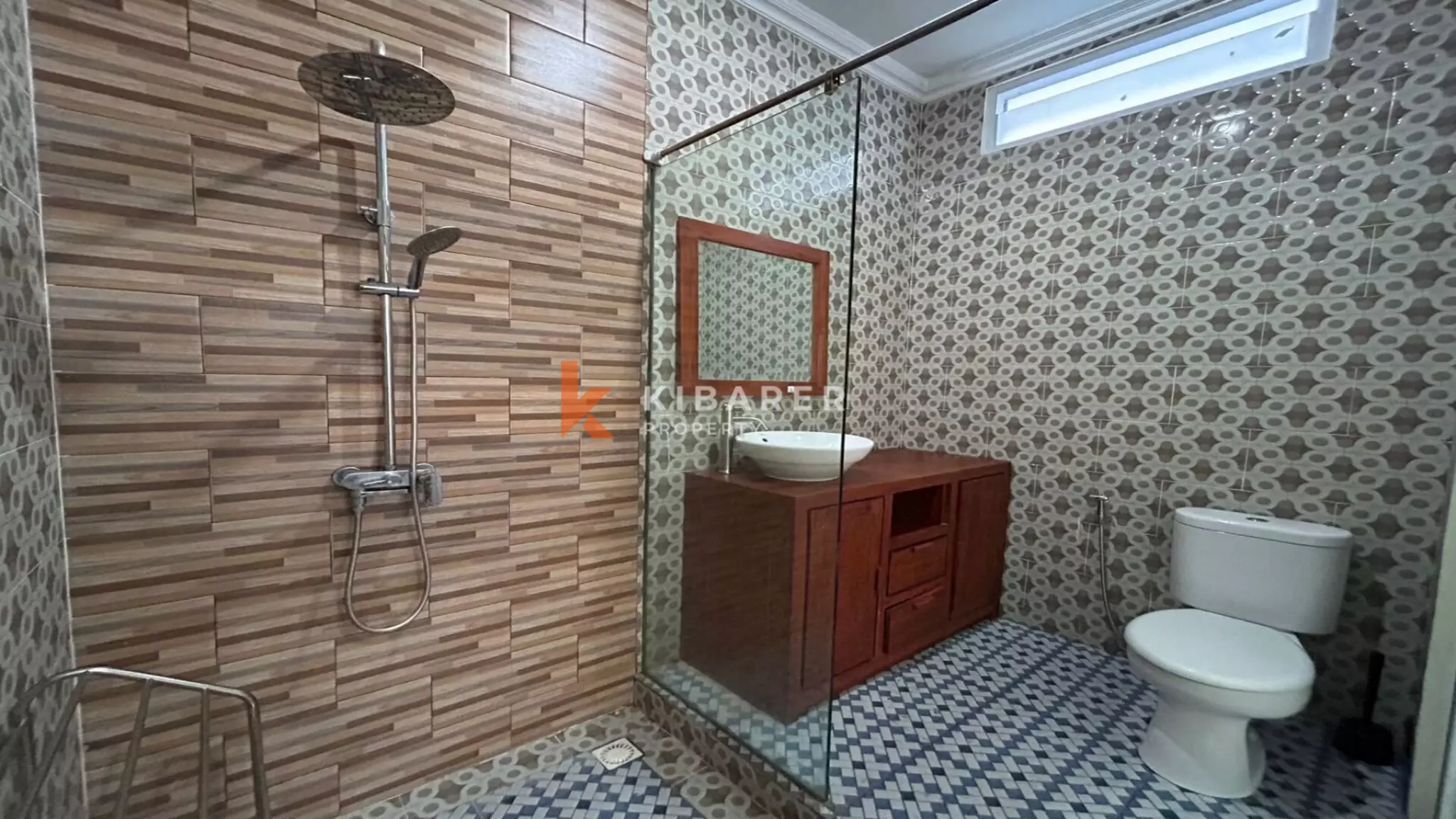 Homey Three Bedroom Enclosed Living Room Villa in Sanur — image 6
