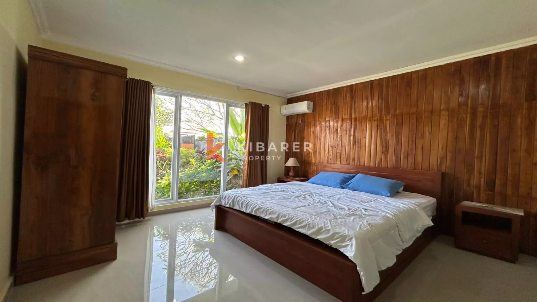 Homey Three Bedroom Enclosed Living Room Villa in Sanur — image 10