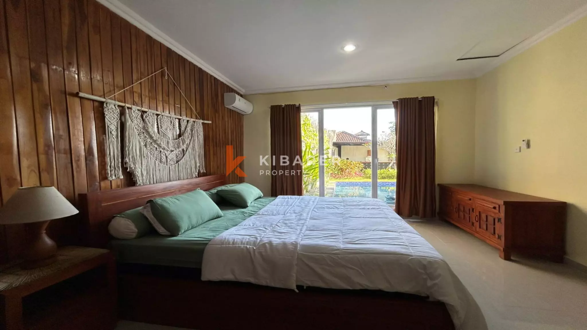 Homey Three Bedroom Enclosed Living Room Villa in Sanur — image 11