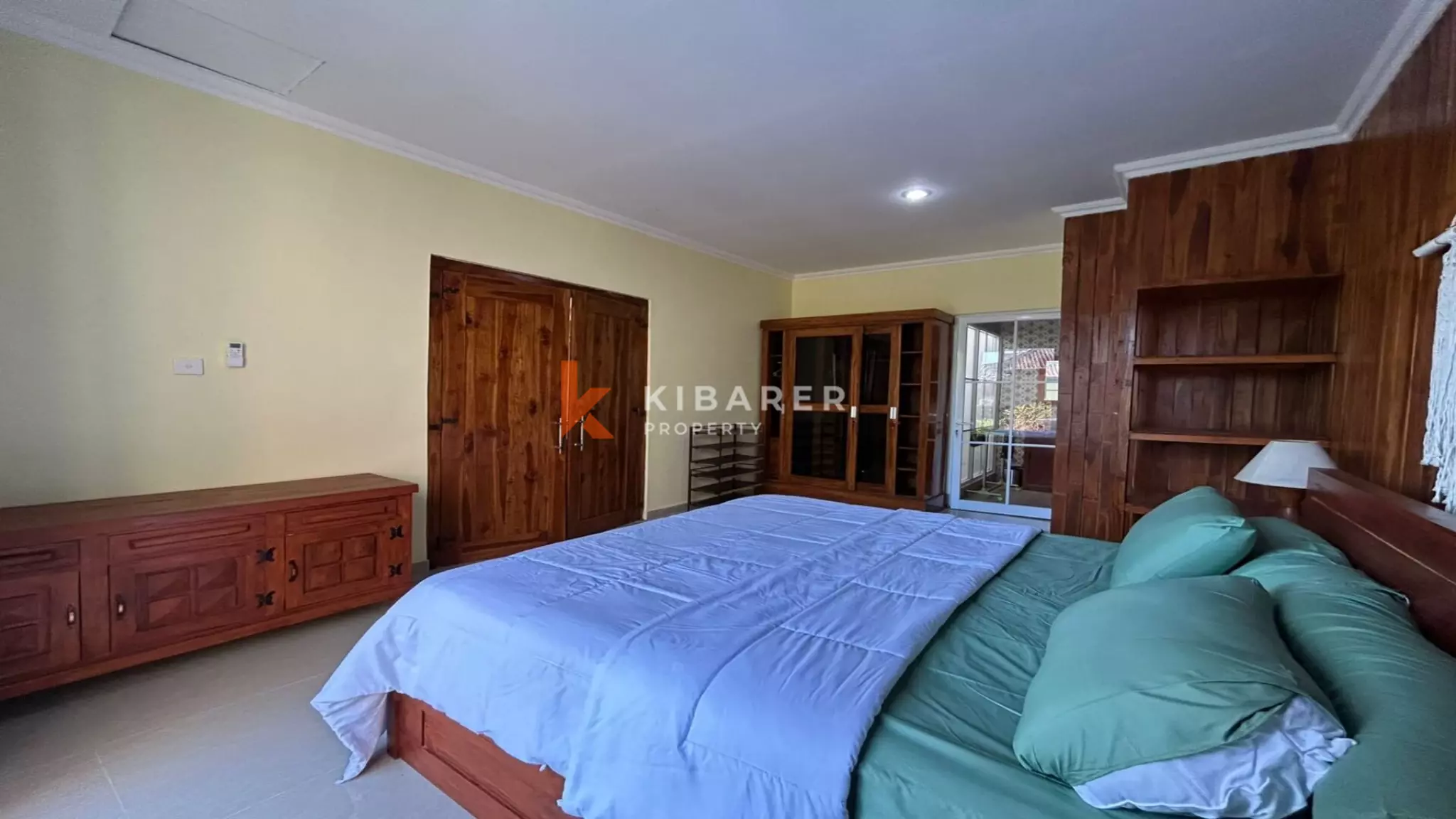 Homey Three Bedroom Enclosed Living Room Villa in Sanur — image 12