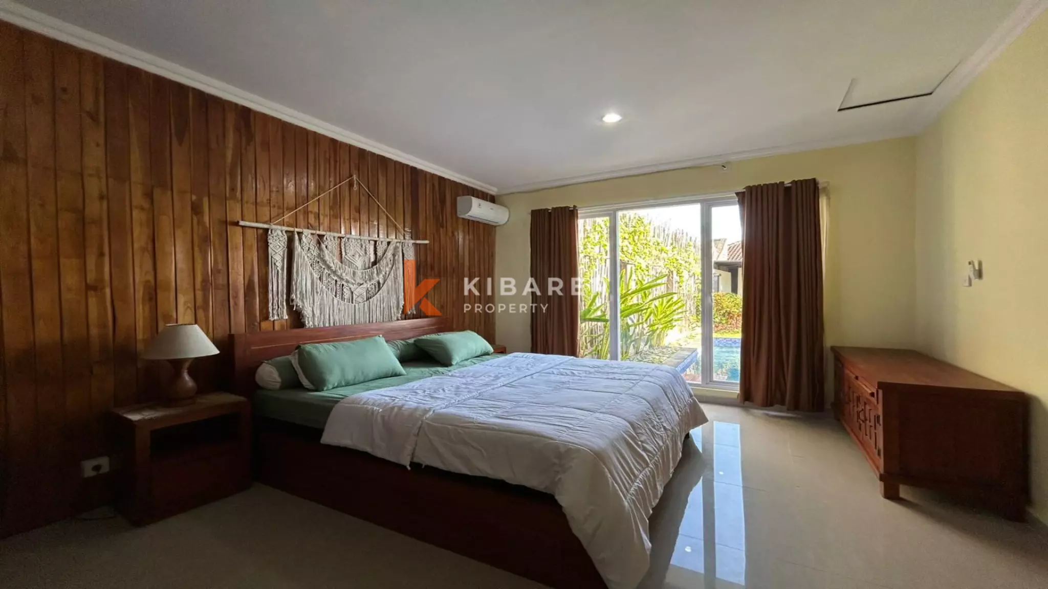 Homey Three Bedroom Enclosed Living Room Villa in Sanur — image 14