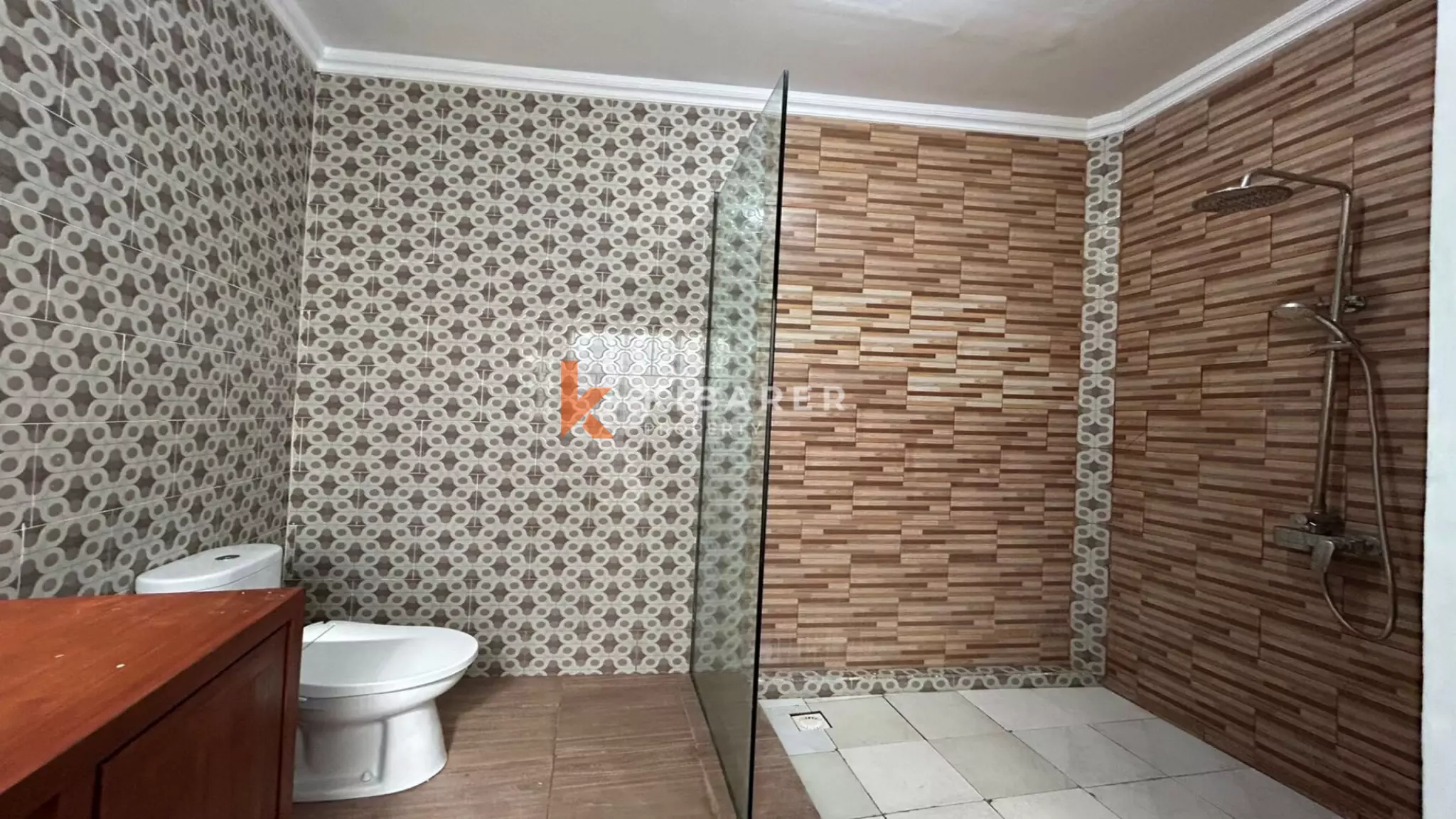 Homey Three Bedroom Enclosed Living Room Villa in Sanur — image 17