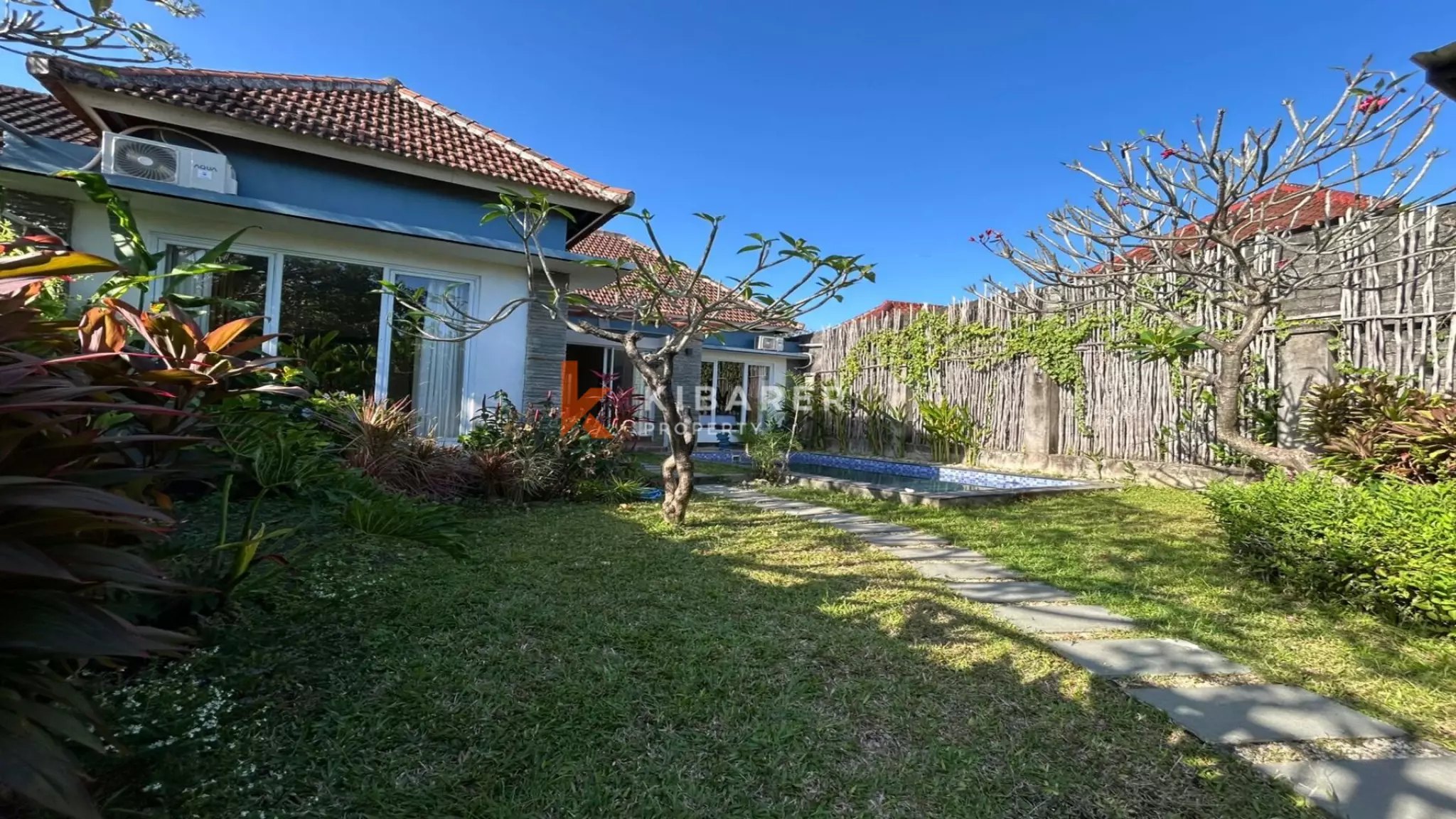 Homey Three Bedroom Enclosed Living Room Villa in Sanur — image 2