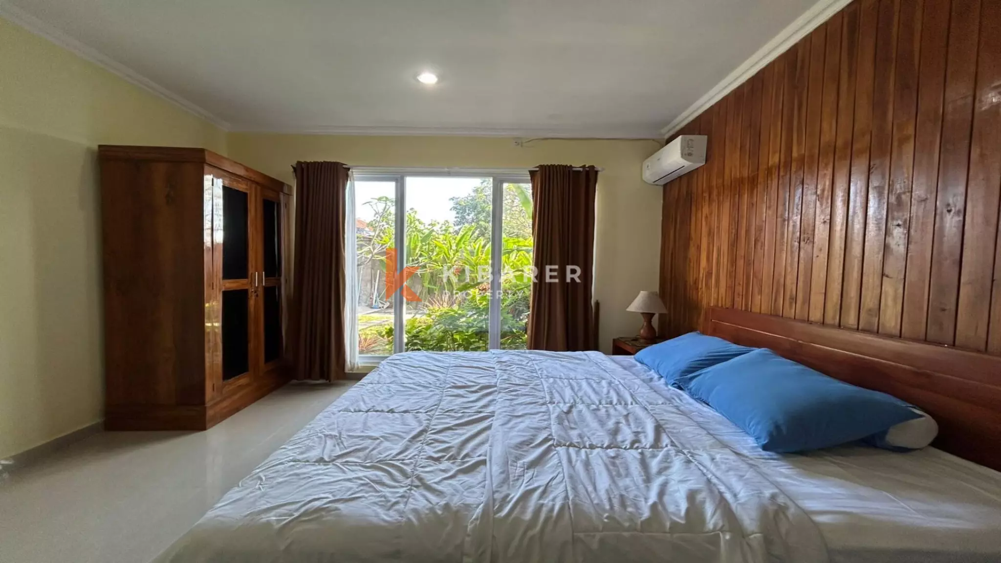 Homey Three Bedroom Enclosed Living Room Villa in Sanur — image 18