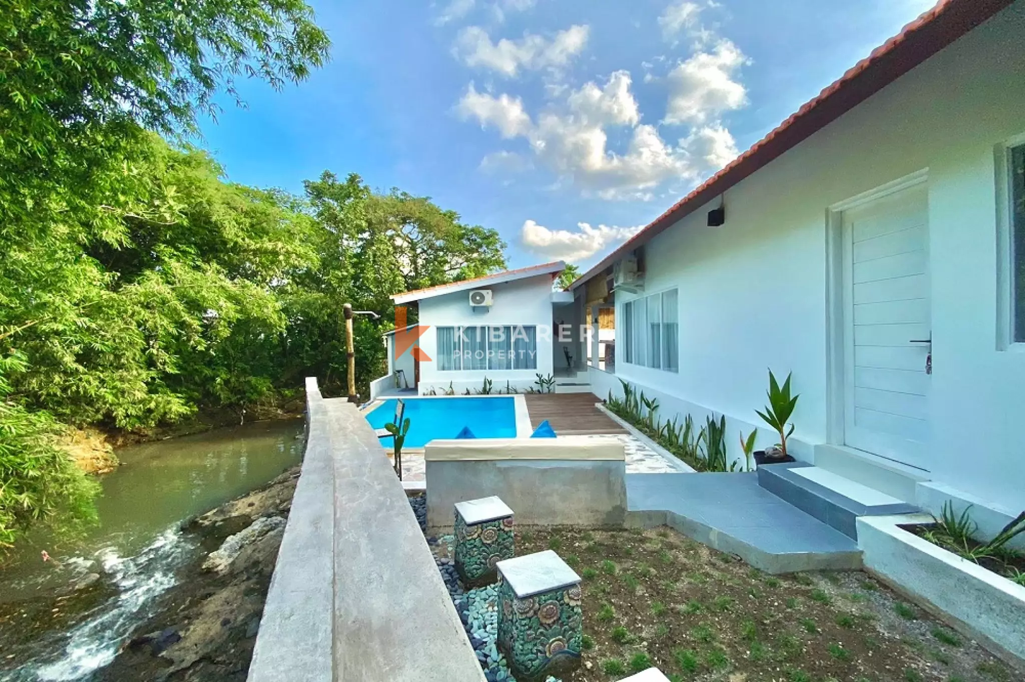 Three-Bedroom House with River View and Open Living Space in Canggu — image 2