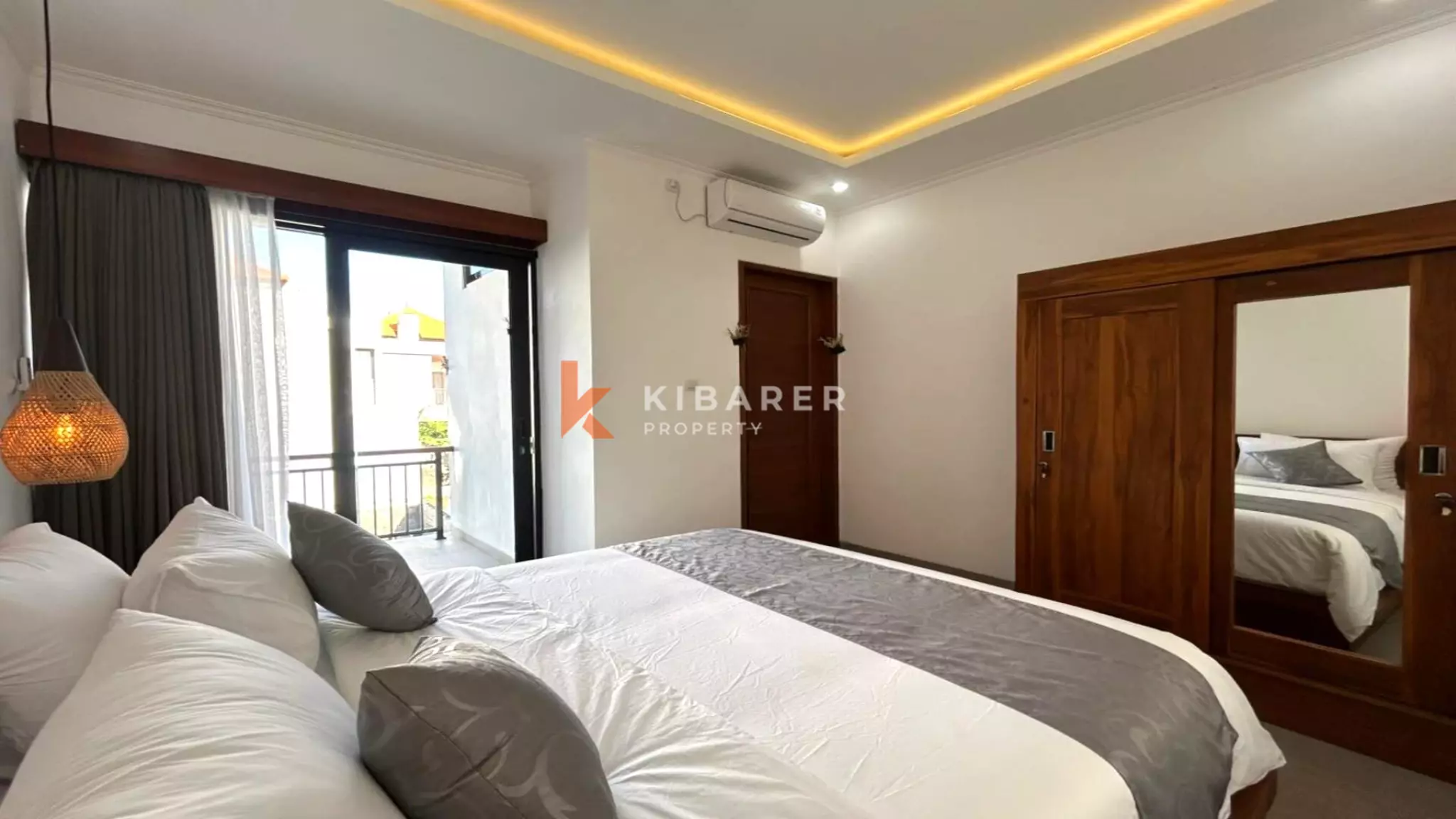 Modern Two-Bedroom Villa with Private Pool in Padonan — image 12