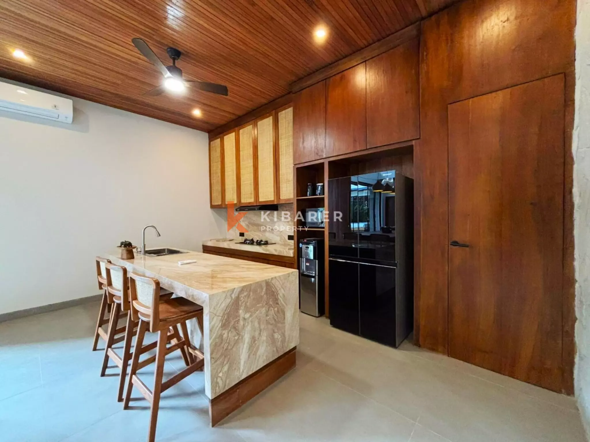 Five Bedroom Luxury Villa with High Ceilings & Spa-Inspired Bathrooms in Batu Bolong — image 5