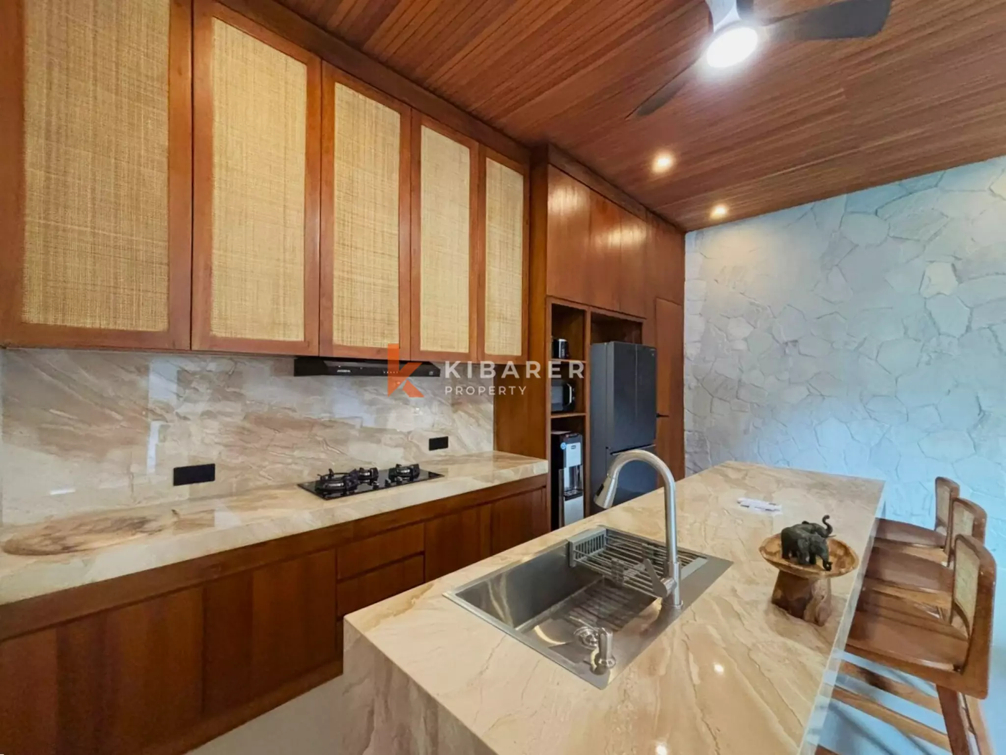 Five Bedroom Luxury Villa with High Ceilings & Spa-Inspired Bathrooms in Batu Bolong — image 6