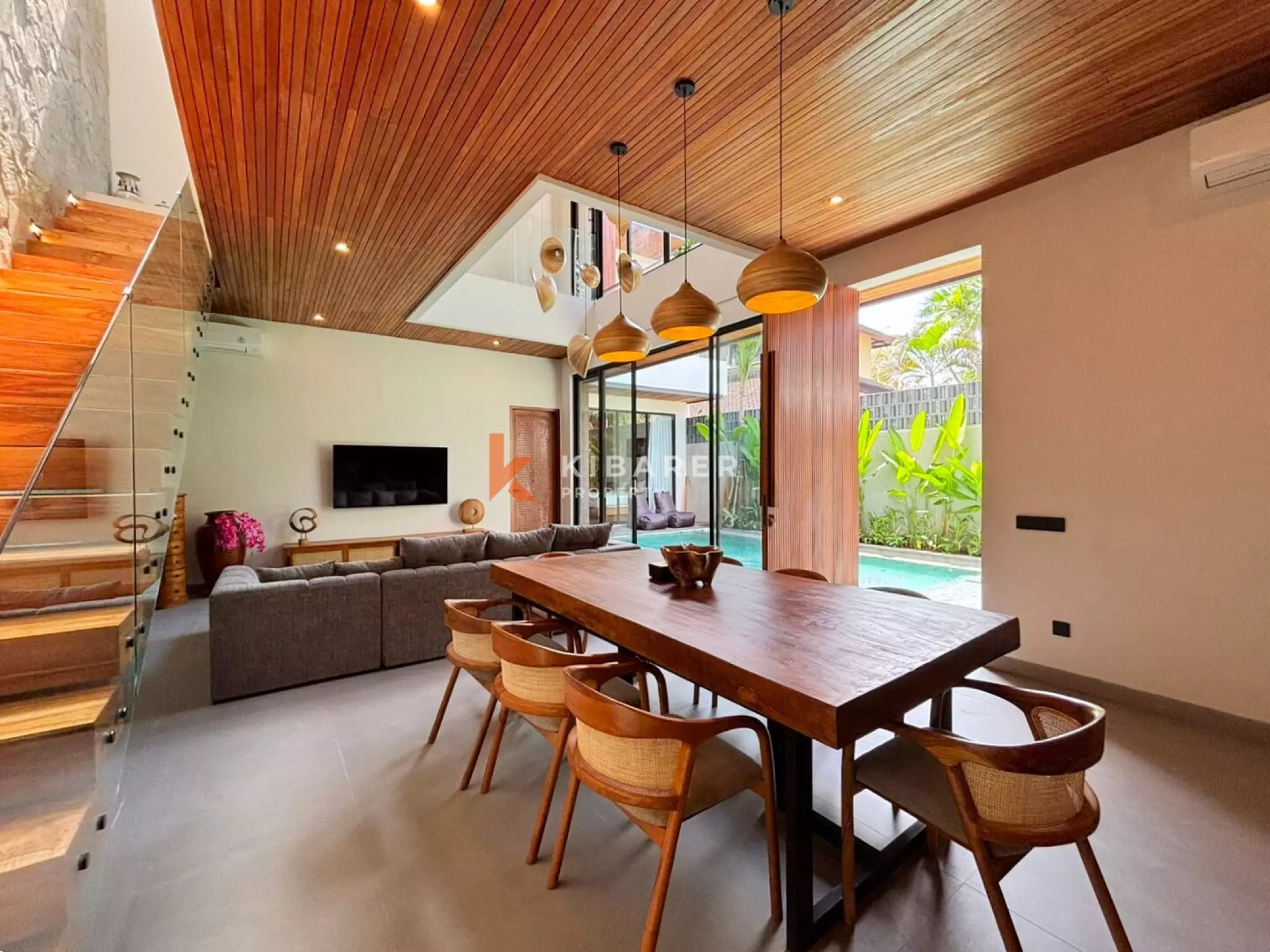 Five Bedroom Luxury Villa with High Ceilings & Spa-Inspired Bathrooms in Batu Bolong — image 3