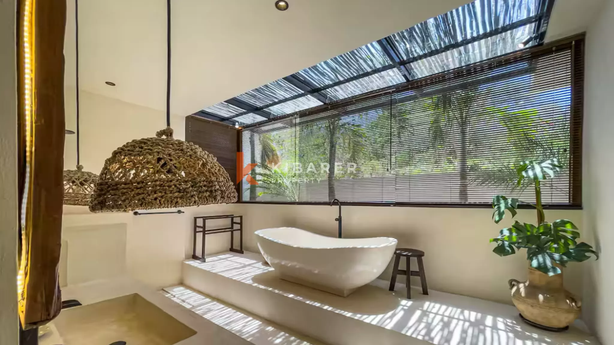 Bohemian-Chic Three Bedroom Villa with Rooftop Ocean and Sunset Views in Uluwatu — image 15