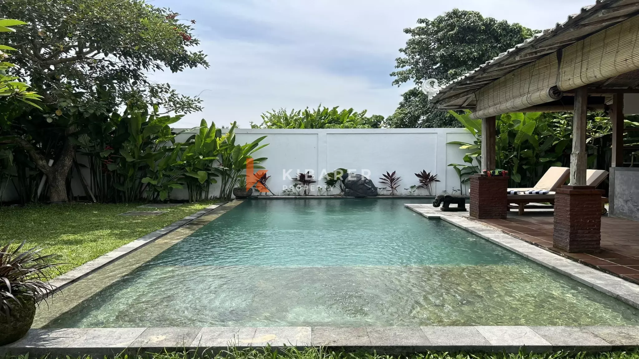 Beautiful Two-Bedroom Joglo Villa with Open Living Room Located in Tumbak Bayuh — image 3