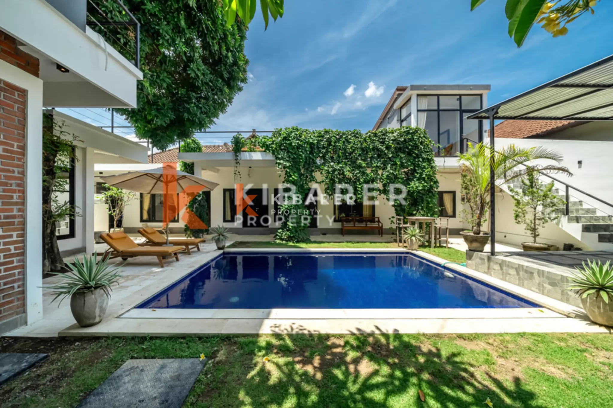 Exclusive Modern Villa with Five Bedrooms in Umalas — image 1