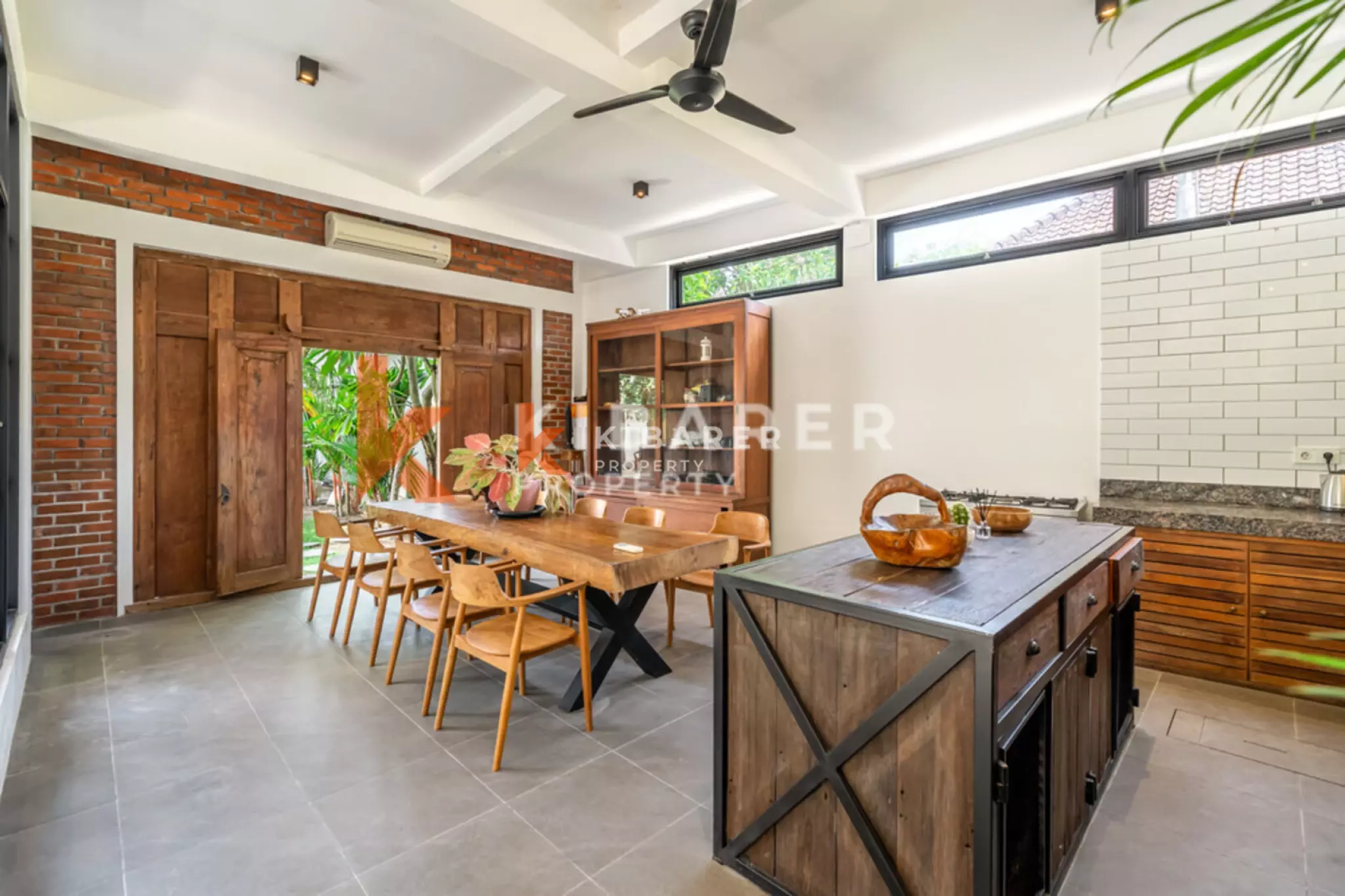 Exclusive Modern Villa with Five Bedrooms in Umalas — image 5