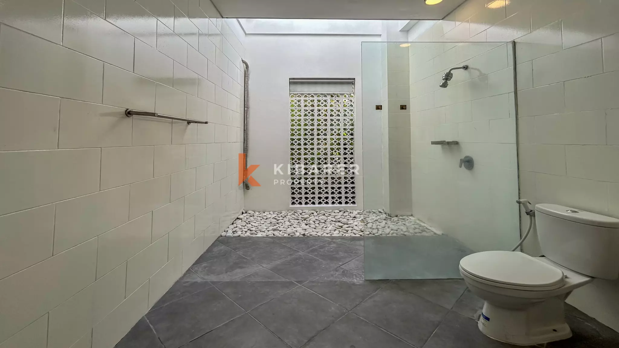 Comfortable Three-Bedroom Villa with Enclosed Living in Berawa — image 12
