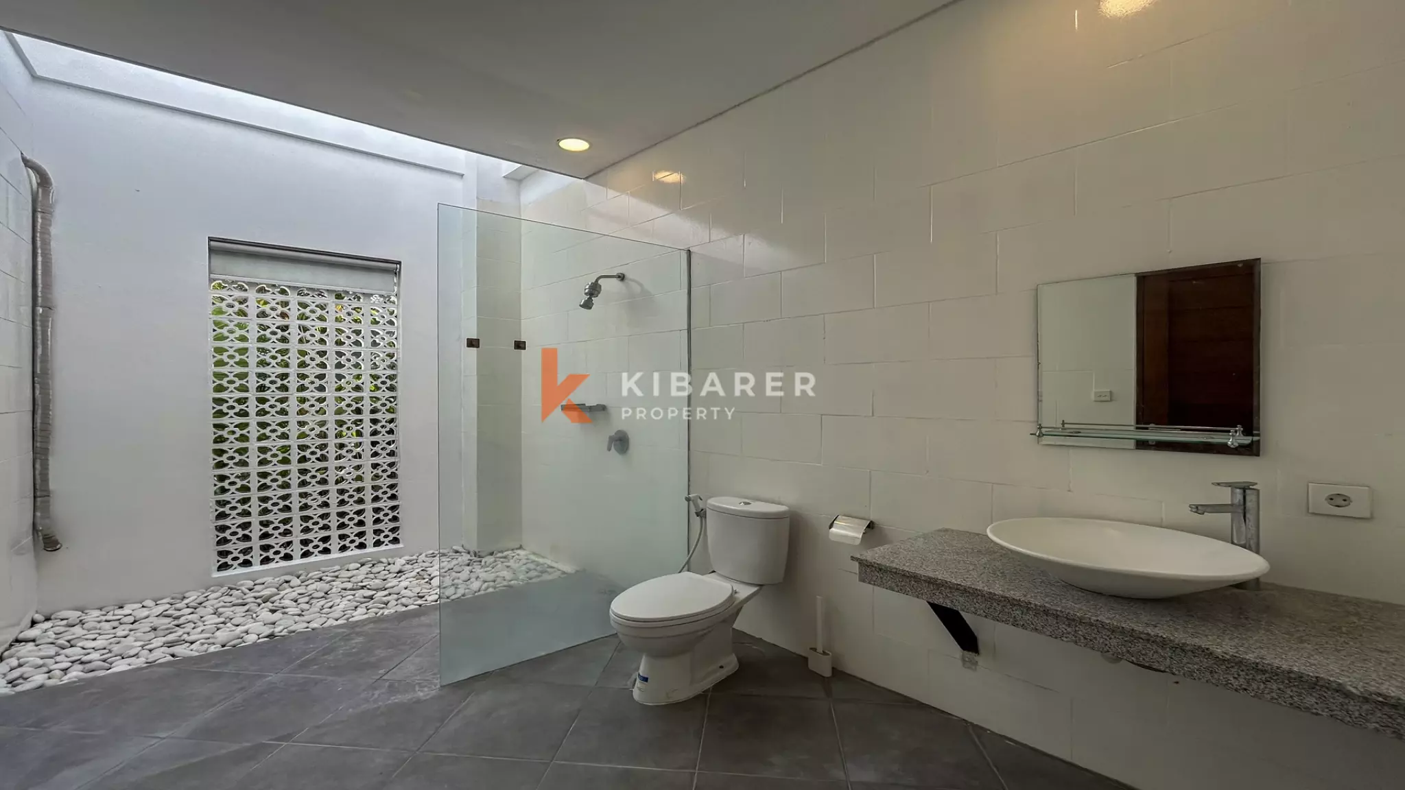 Comfortable Three-Bedroom Villa with Enclosed Living in Berawa — image 13