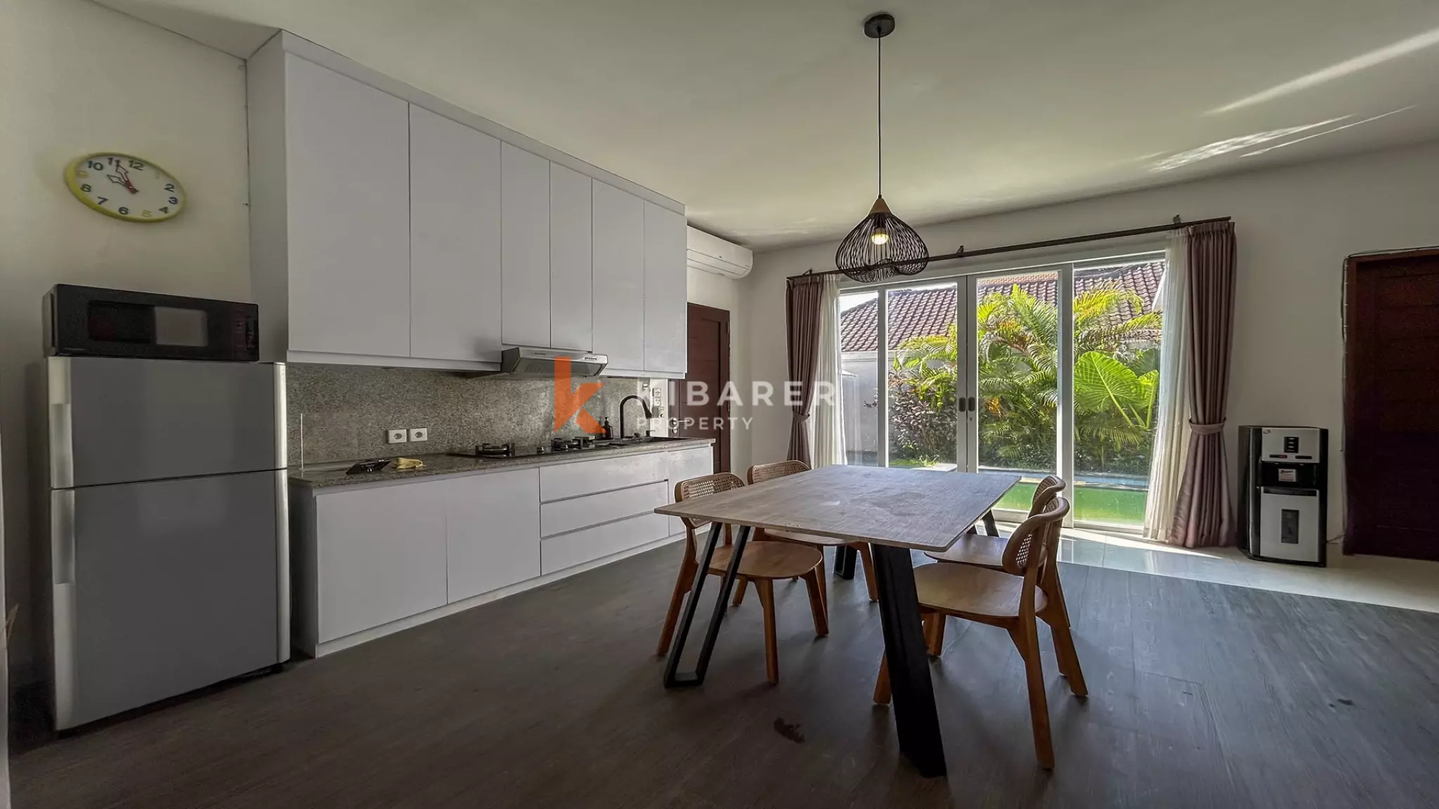 Comfortable Three-Bedroom Villa with Enclosed Living in Berawa — image 3