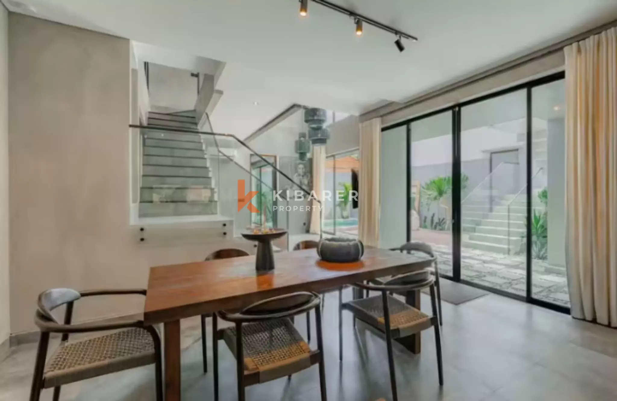 Bold & Beautiful Three Bedroom Villa in Umalas — image 5