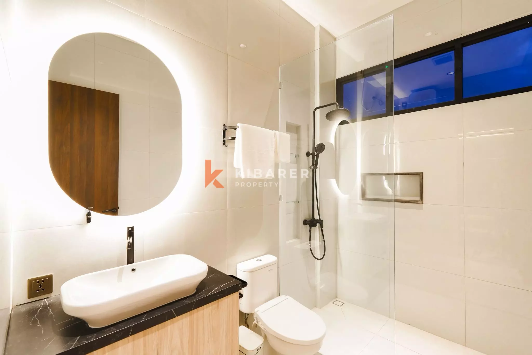 Quiet and Well-Designed Three-Bedroom Villa with Rooftop Lounge in Tumbak Bayuh — image 12