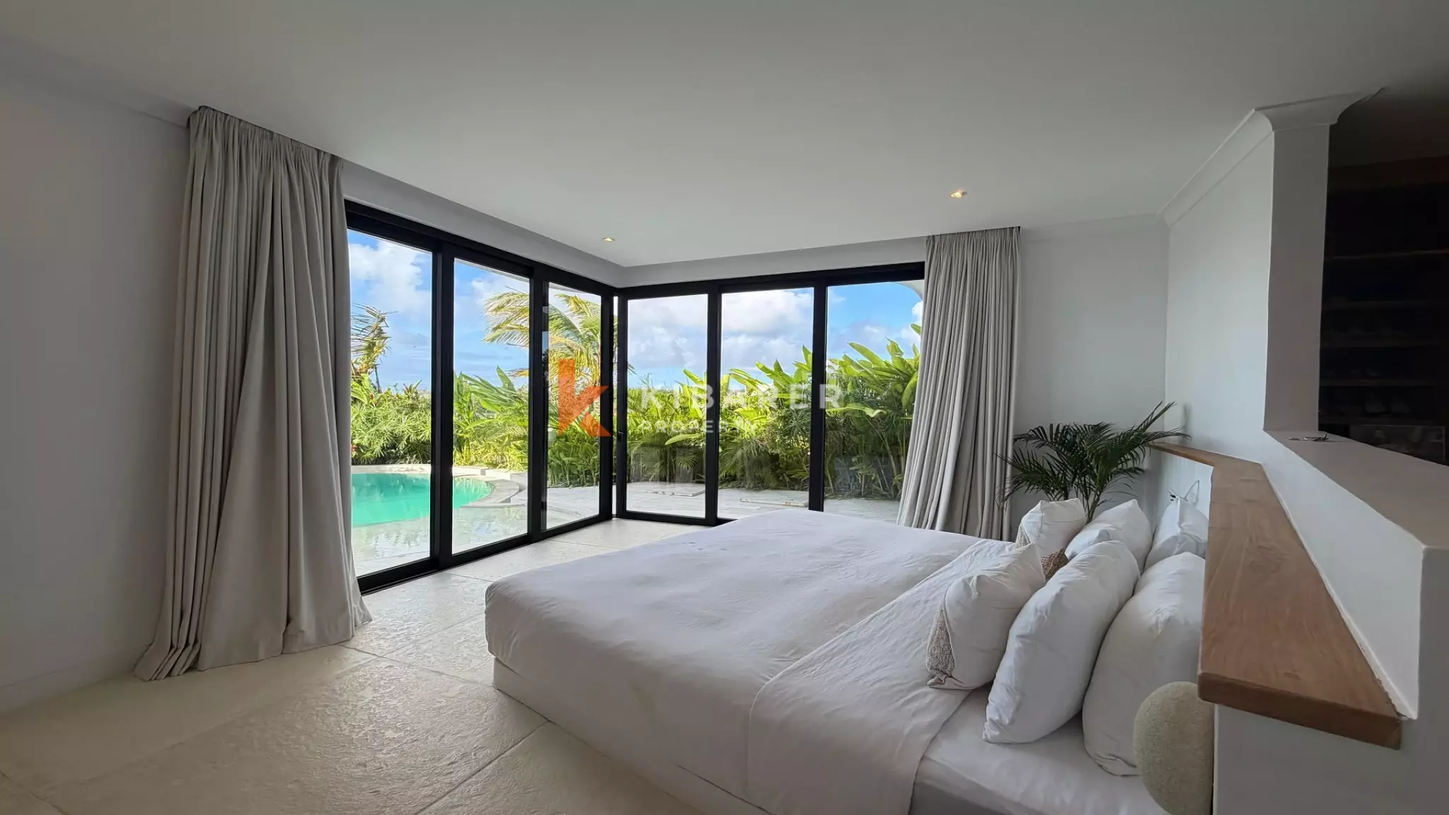 Luxury Beach Concept Two-Bedrooms Enclosed Living Villa in Uluwatu — image 11