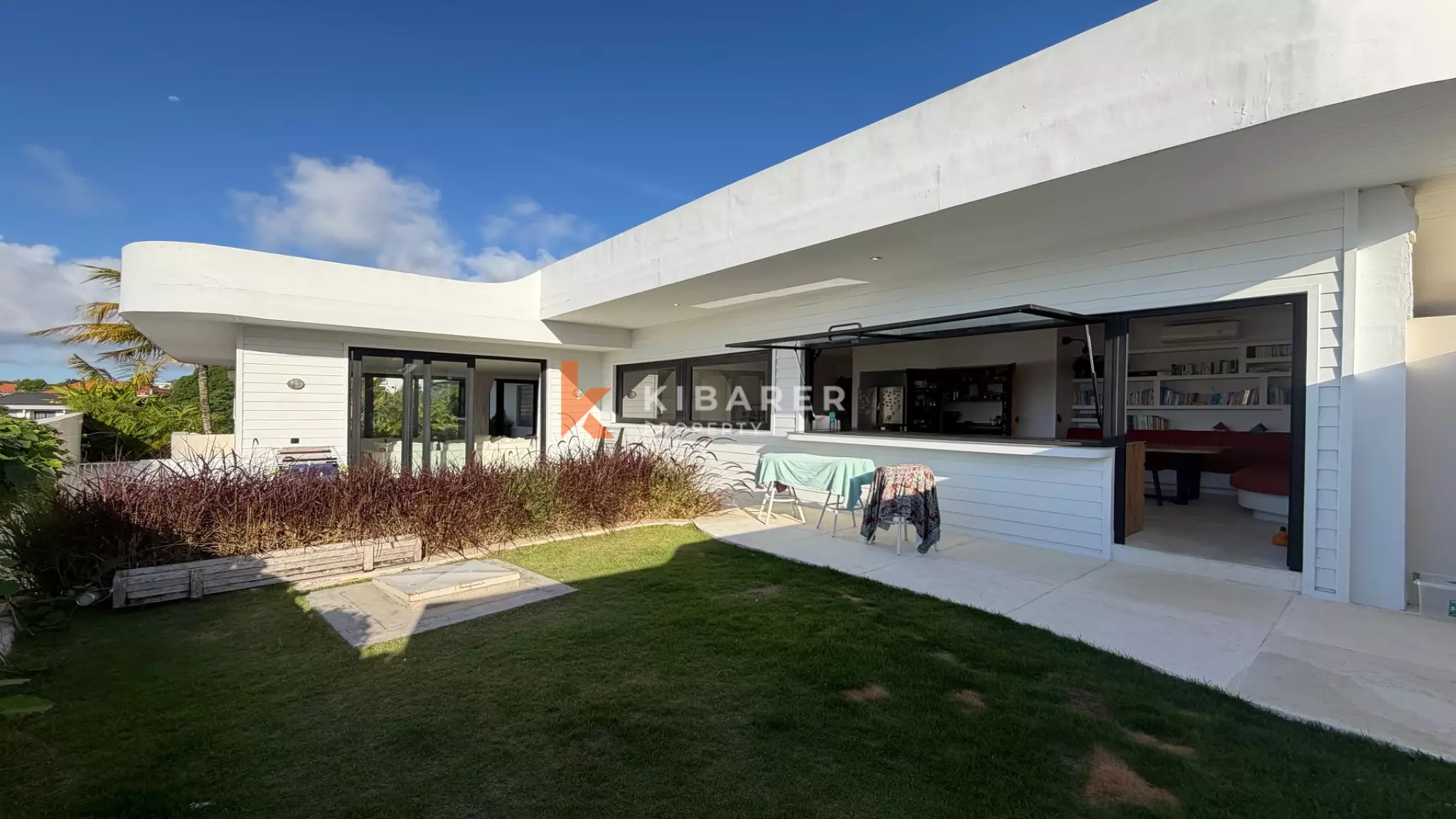 Luxury Beach Concept Two-Bedrooms Enclosed Living Villa in Uluwatu — image 3