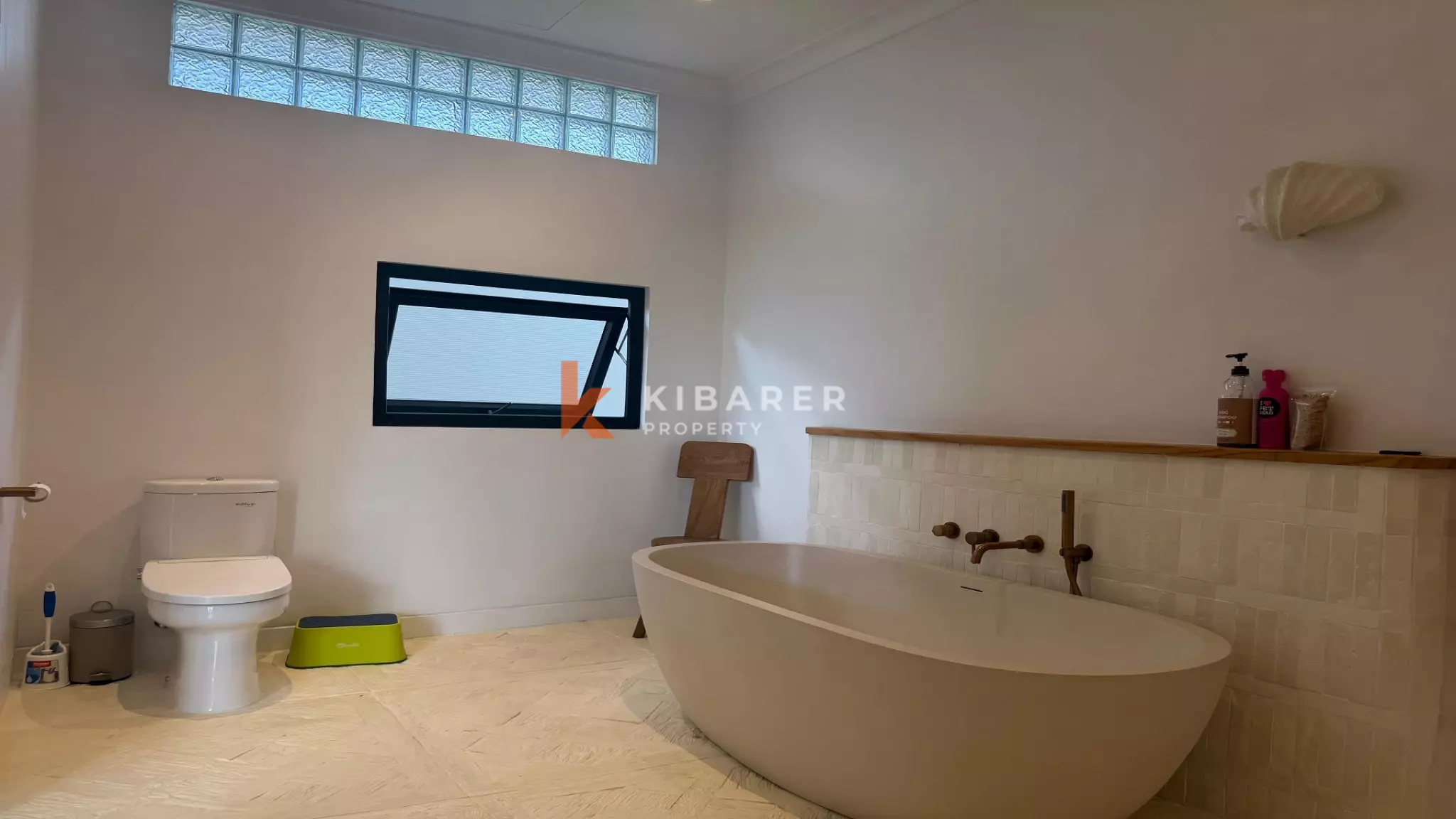 Luxury Beach Concept Two-Bedrooms Enclosed Living Villa in Uluwatu — image 14