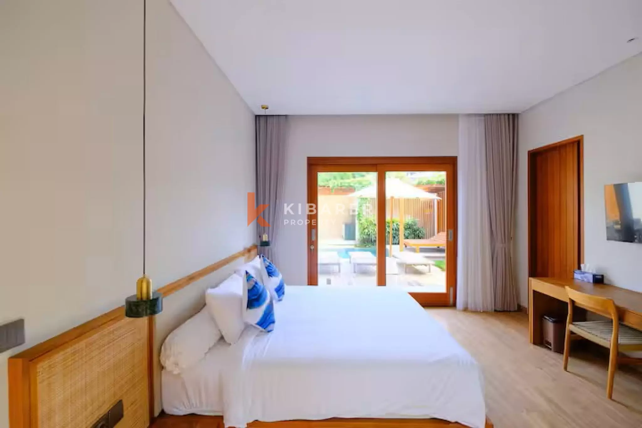 Bright Contemporary Four-Bedrooms Villa in the Heart of Umalas — image 11