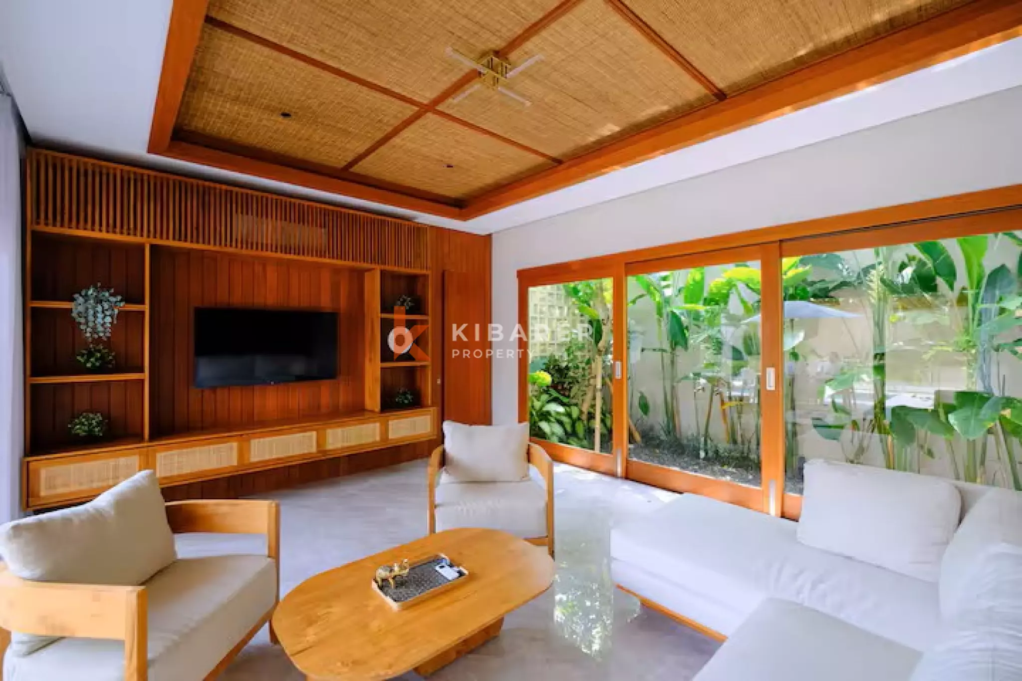 Bright Contemporary Four-Bedrooms Villa in the Heart of Umalas — image 4