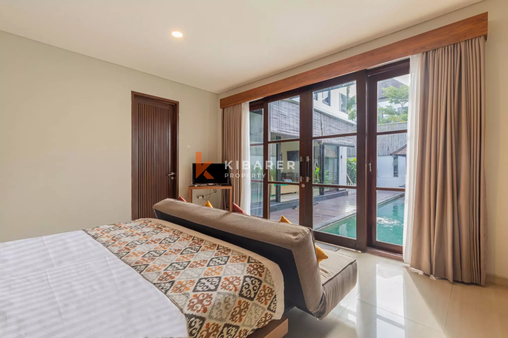 Spacious Three-Bedroom Private Guest Villa in Jimbaran — image 9