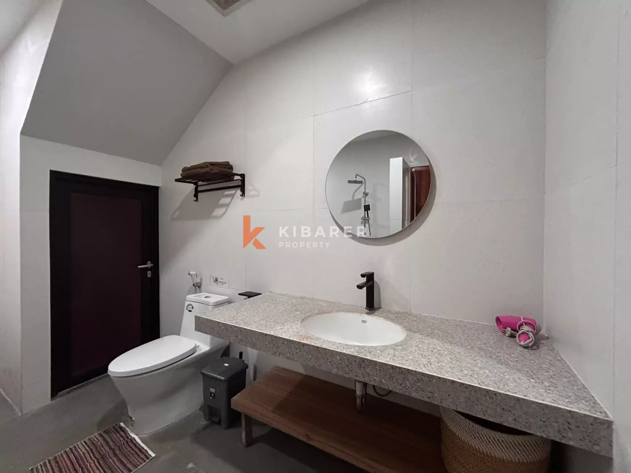 Contemporary Three-Bedroom Villa with Private Pool in Tumbak Bayuh — image 14