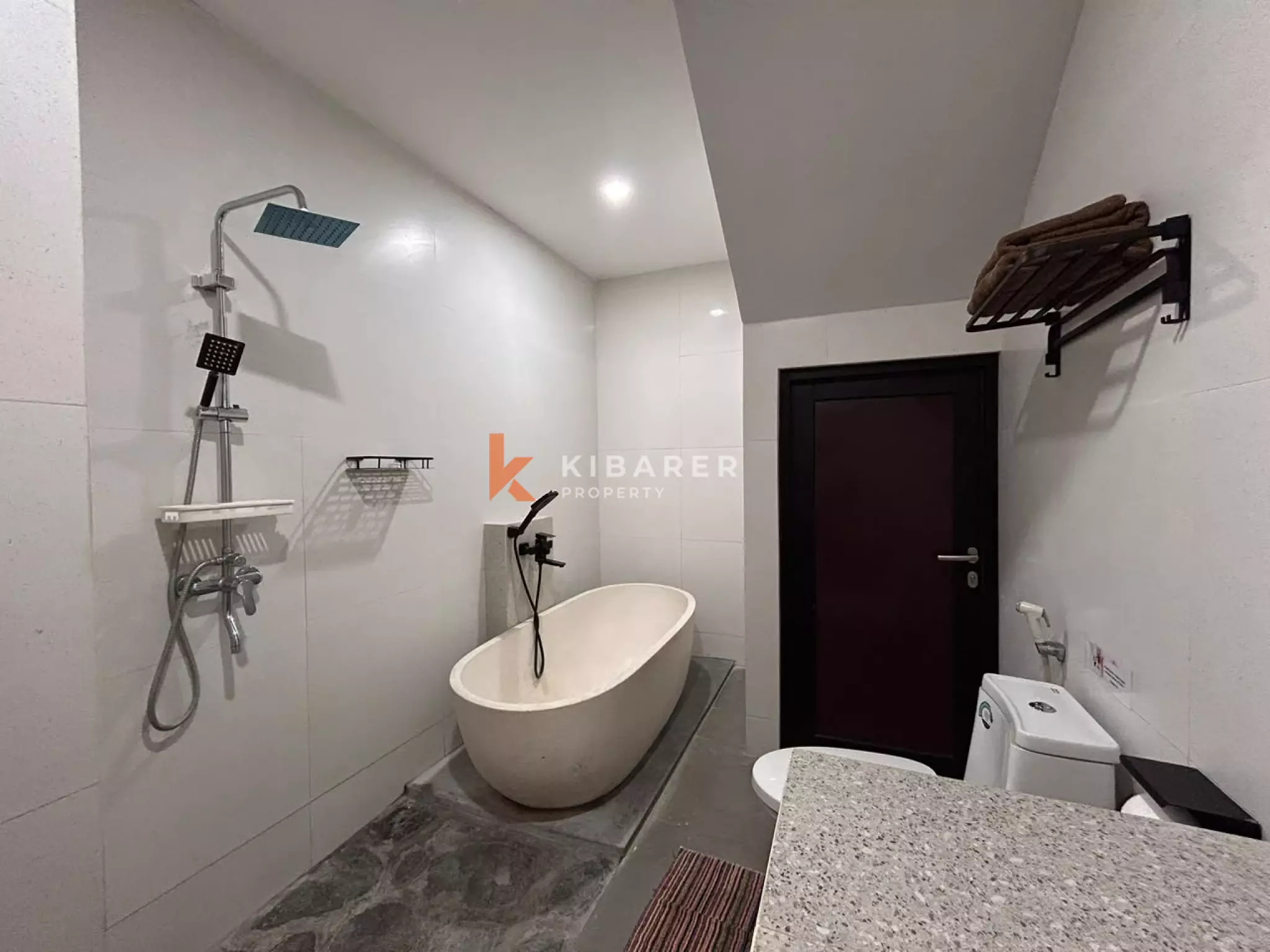 Contemporary Three-Bedroom Villa with Private Pool in Tumbak Bayuh — image 15