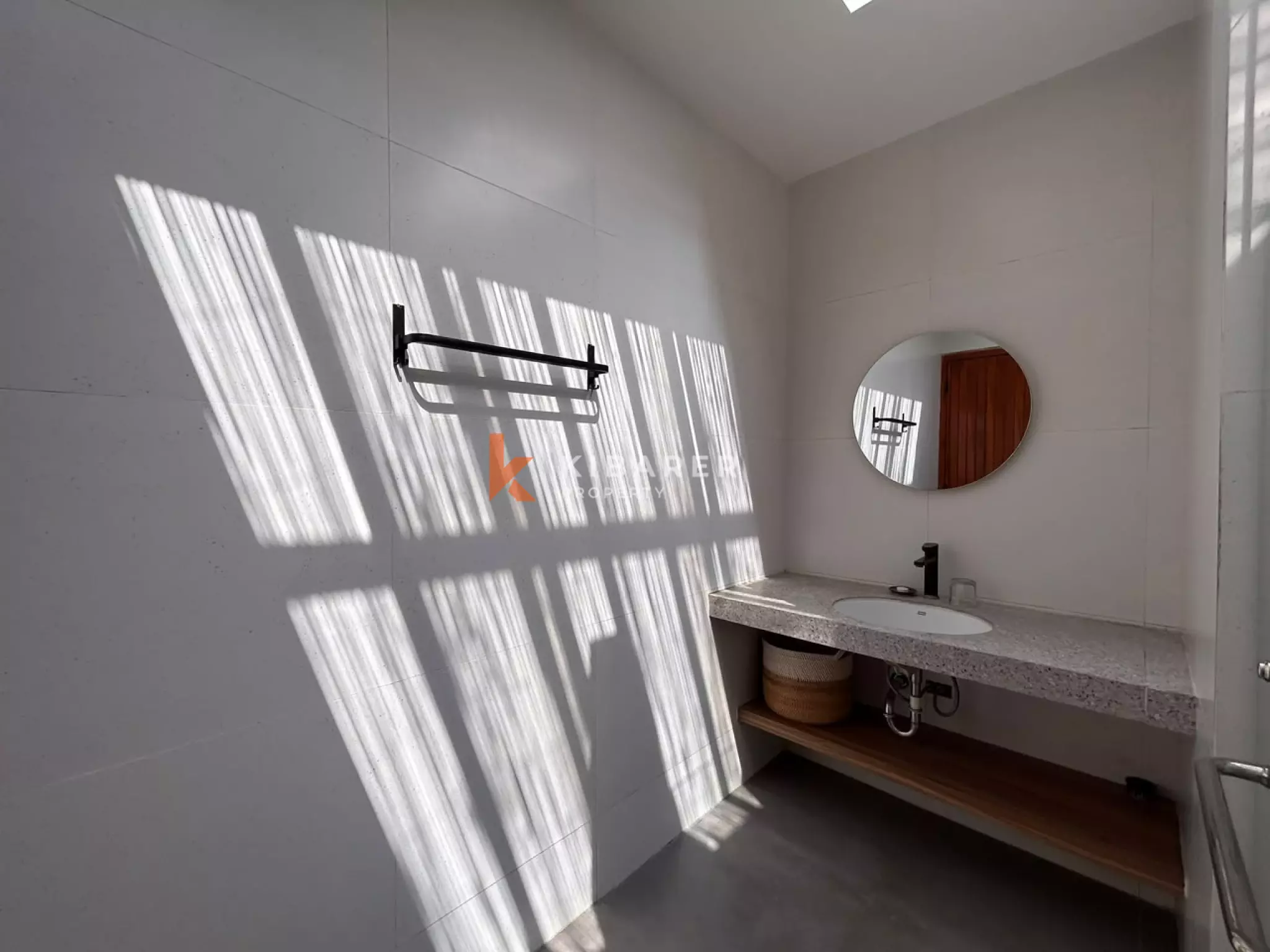 Contemporary Three-Bedroom Villa with Private Pool in Tumbak Bayuh — image 19