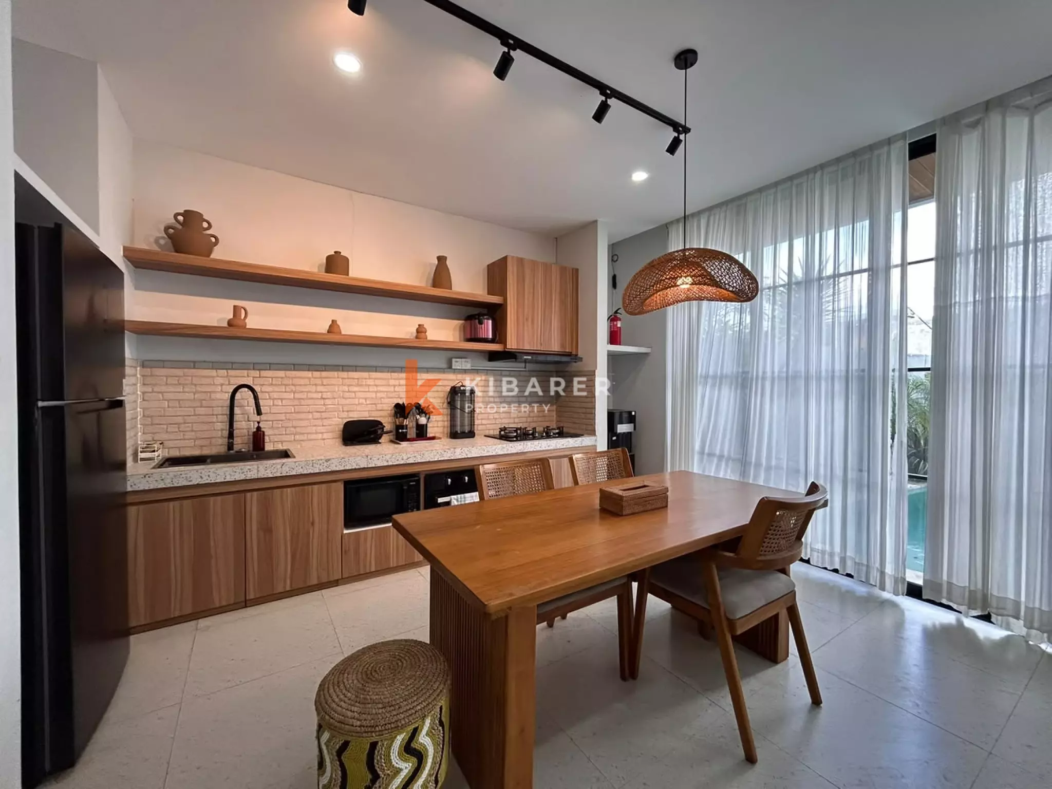 Contemporary Three-Bedroom Villa with Private Pool in Tumbak Bayuh — image 6