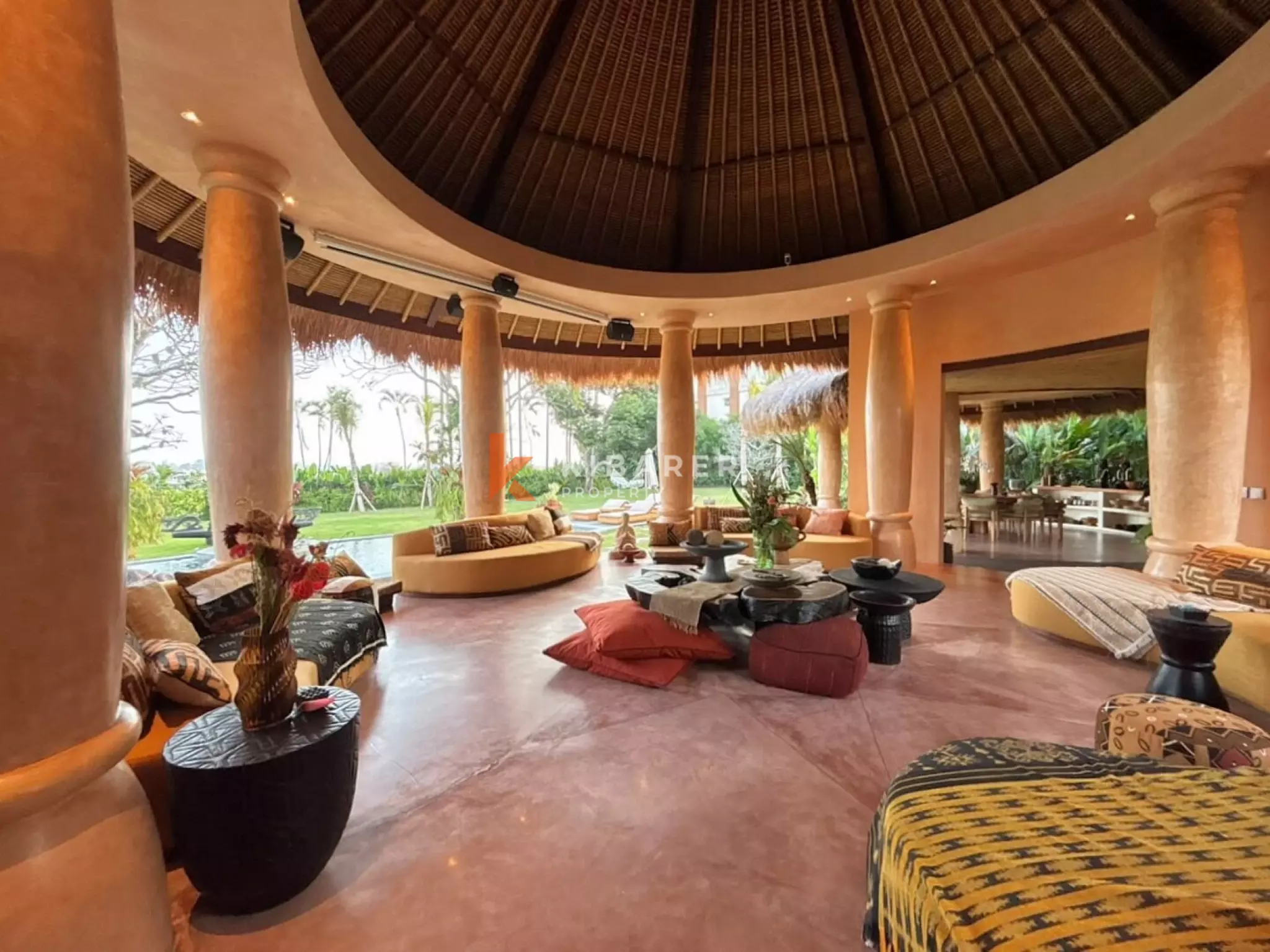 Architectural Tropical Estate – Five Bedroom Villa with Expansive Garden in Seseh — image 5