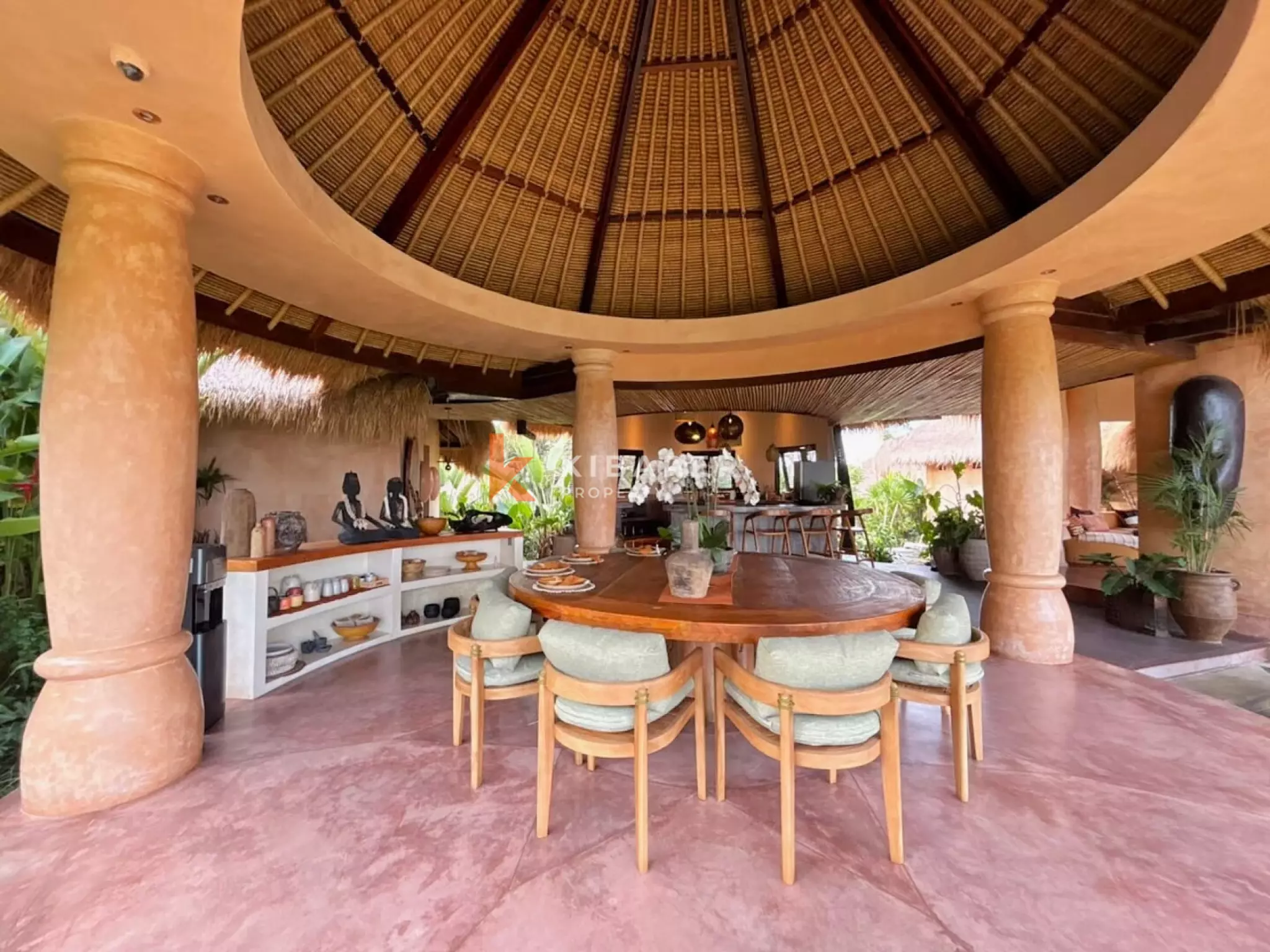 Architectural Tropical Estate – Five Bedroom Villa with Expansive Garden in Seseh — image 8