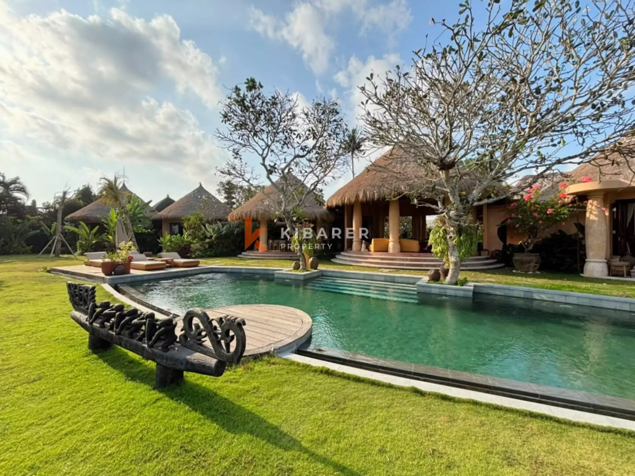 Architectural Tropical Estate – Five Bedroom Villa with Expansive Garden in Seseh — image 2