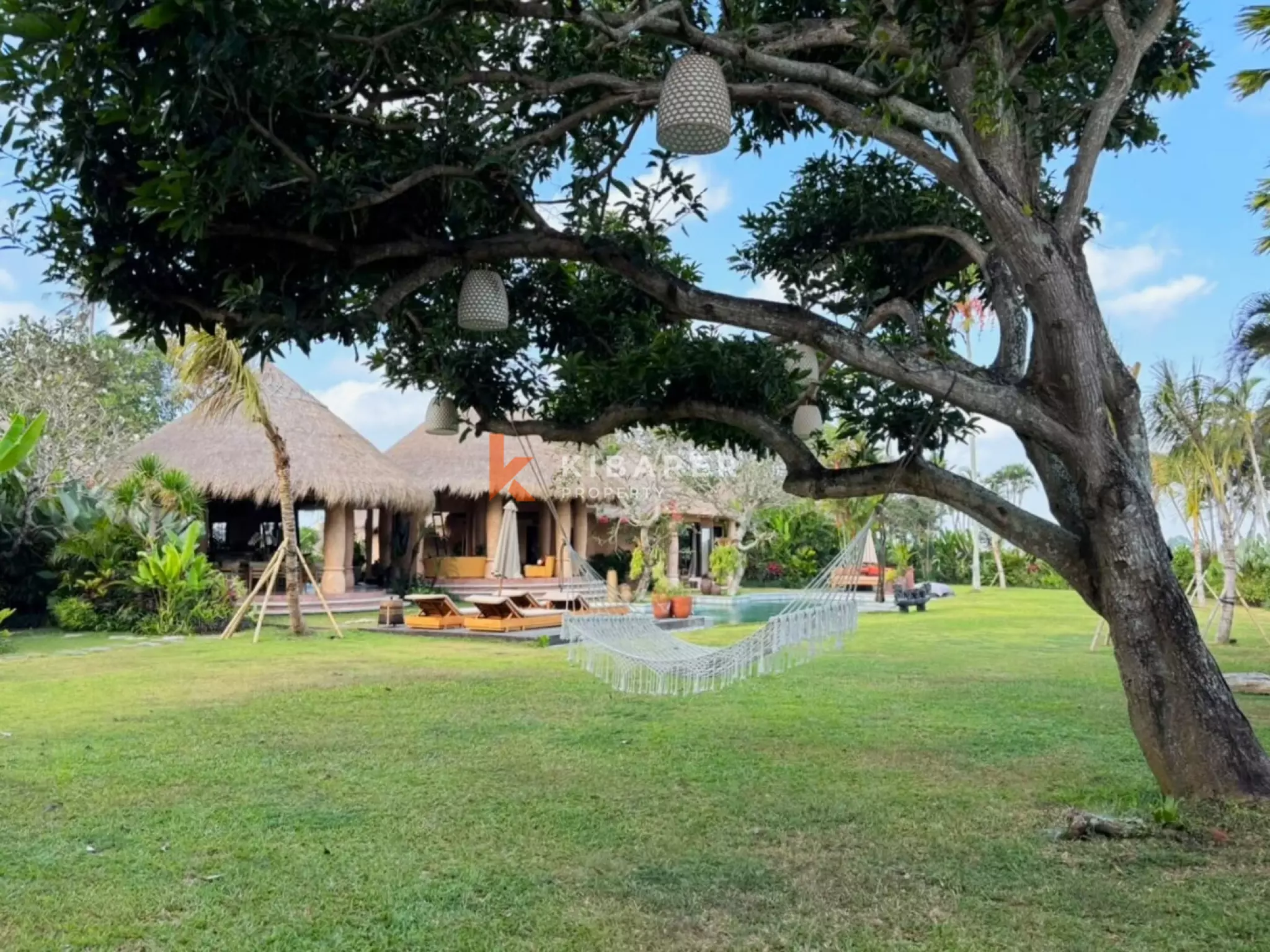 Architectural Tropical Estate – Five Bedroom Villa with Expansive Garden in Seseh — image 4